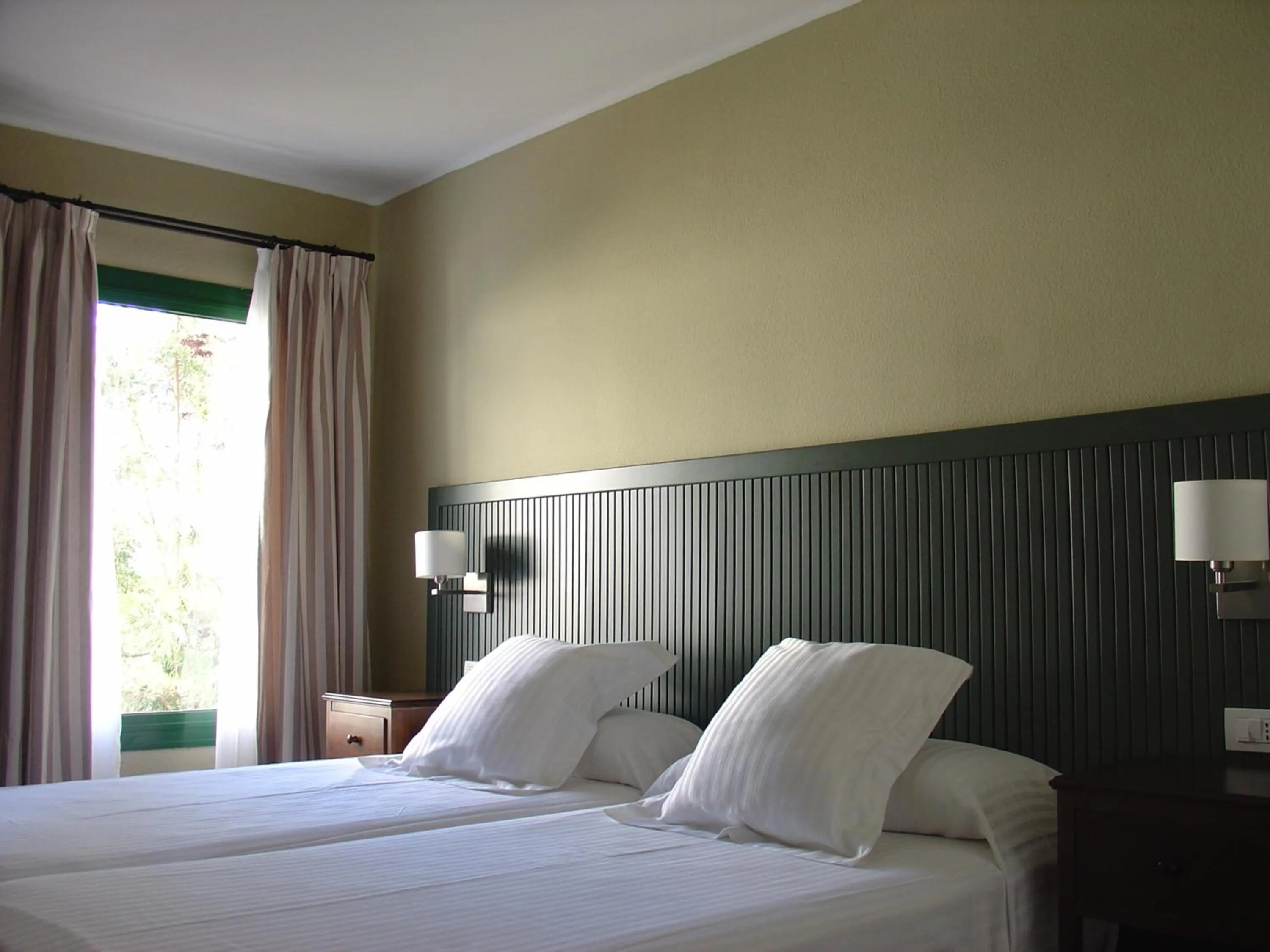 Day, Bed in HG Lomo Blanco