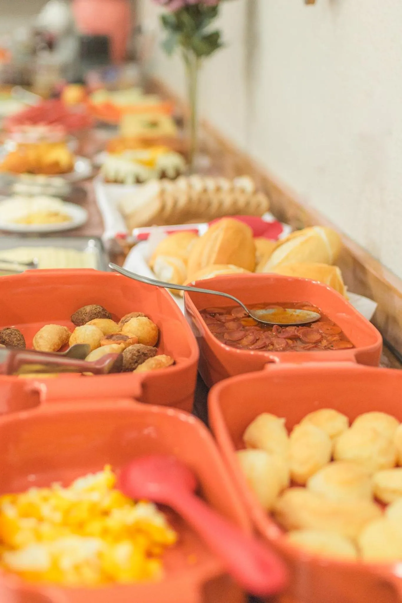 Buffet breakfast in Lukinhas Pousada