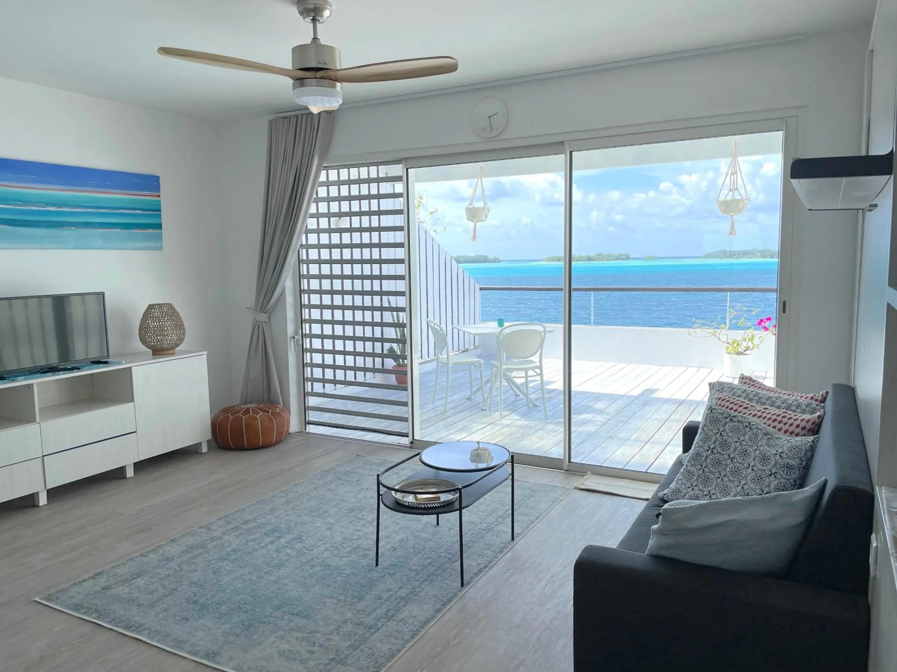 TV and multimedia in Studio Deluxe