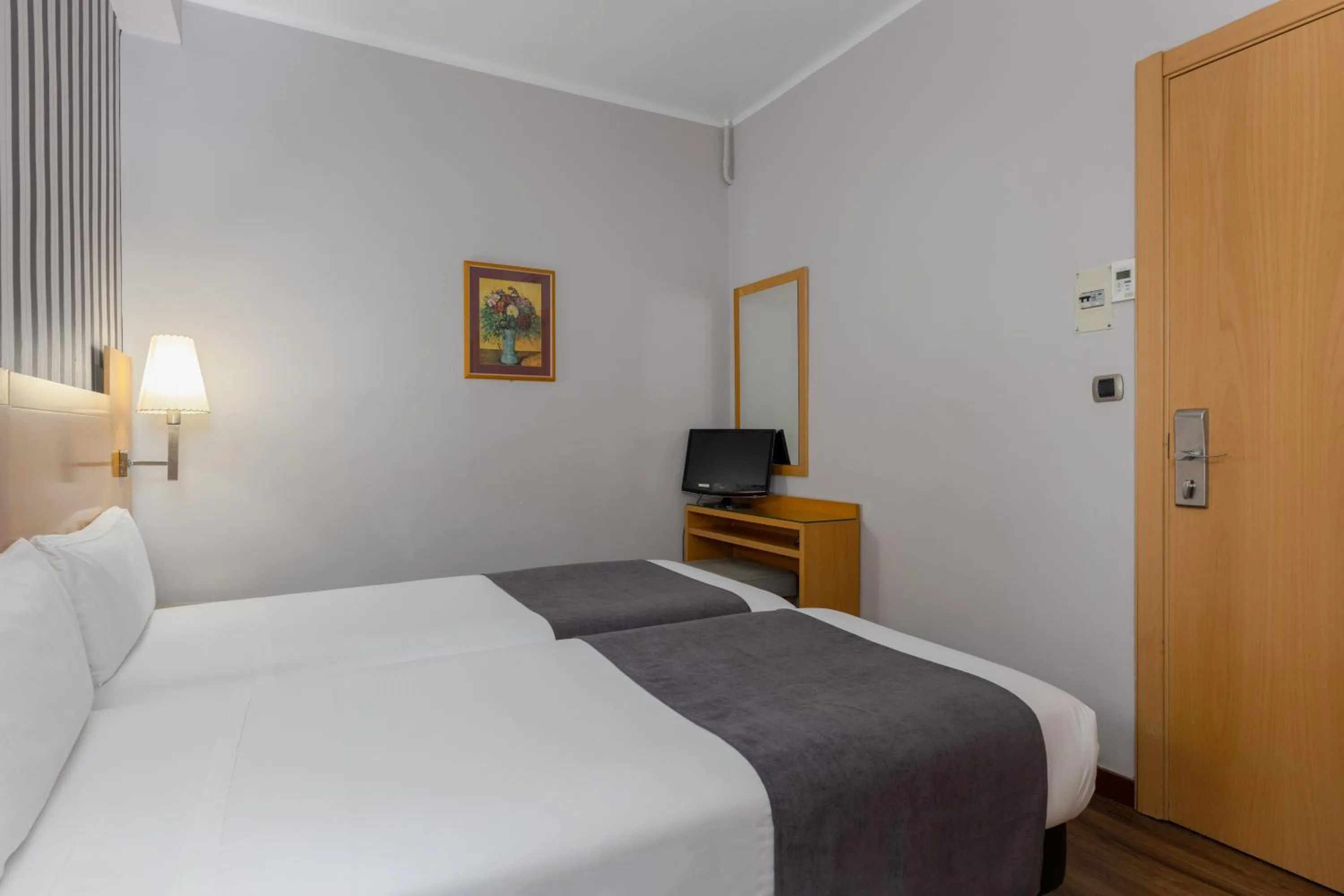 TV and multimedia, Bed in Hotel Lyon