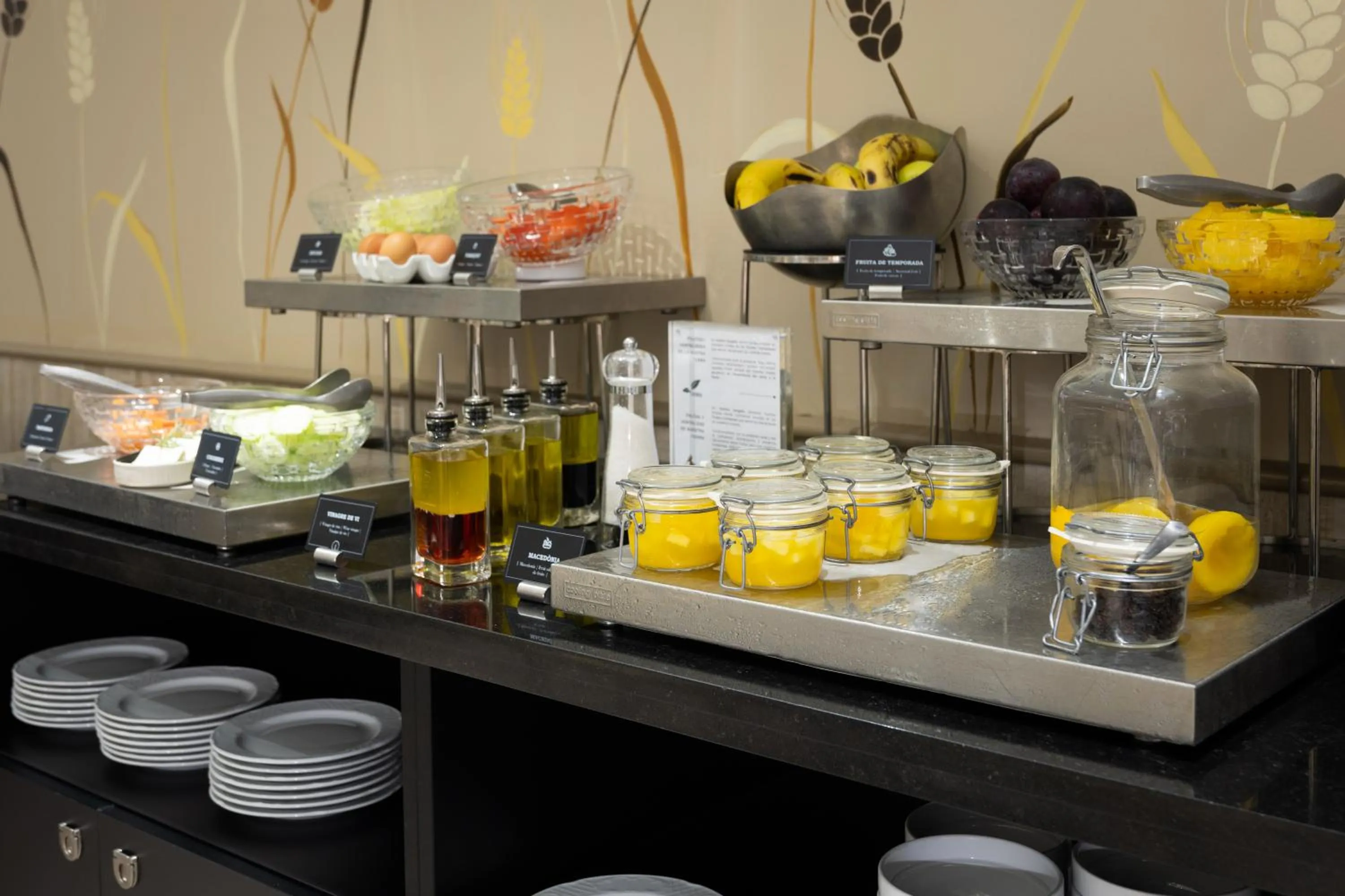 Buffet breakfast in Hotel Lyon