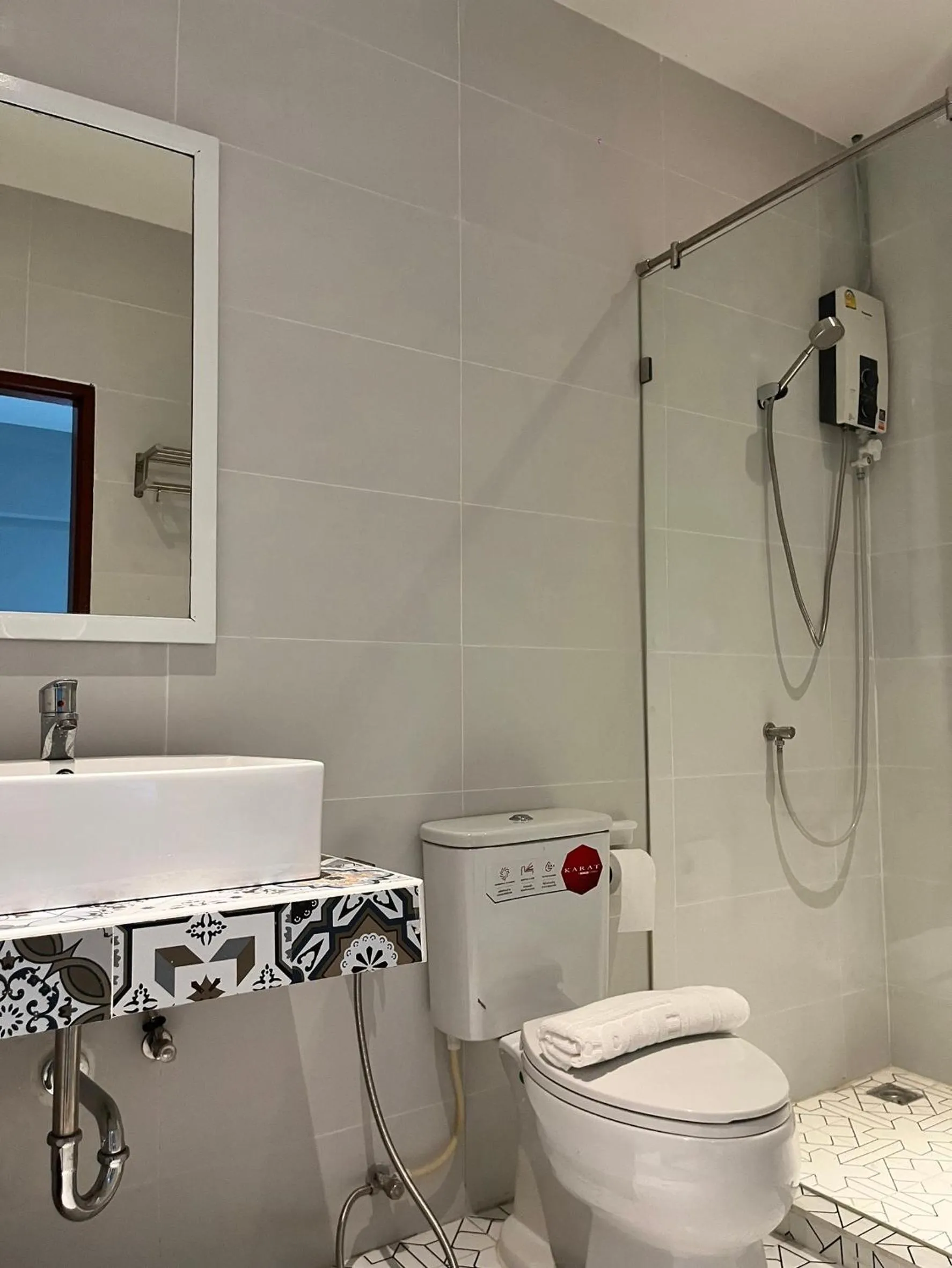 Bathroom in Aowmana Hotel