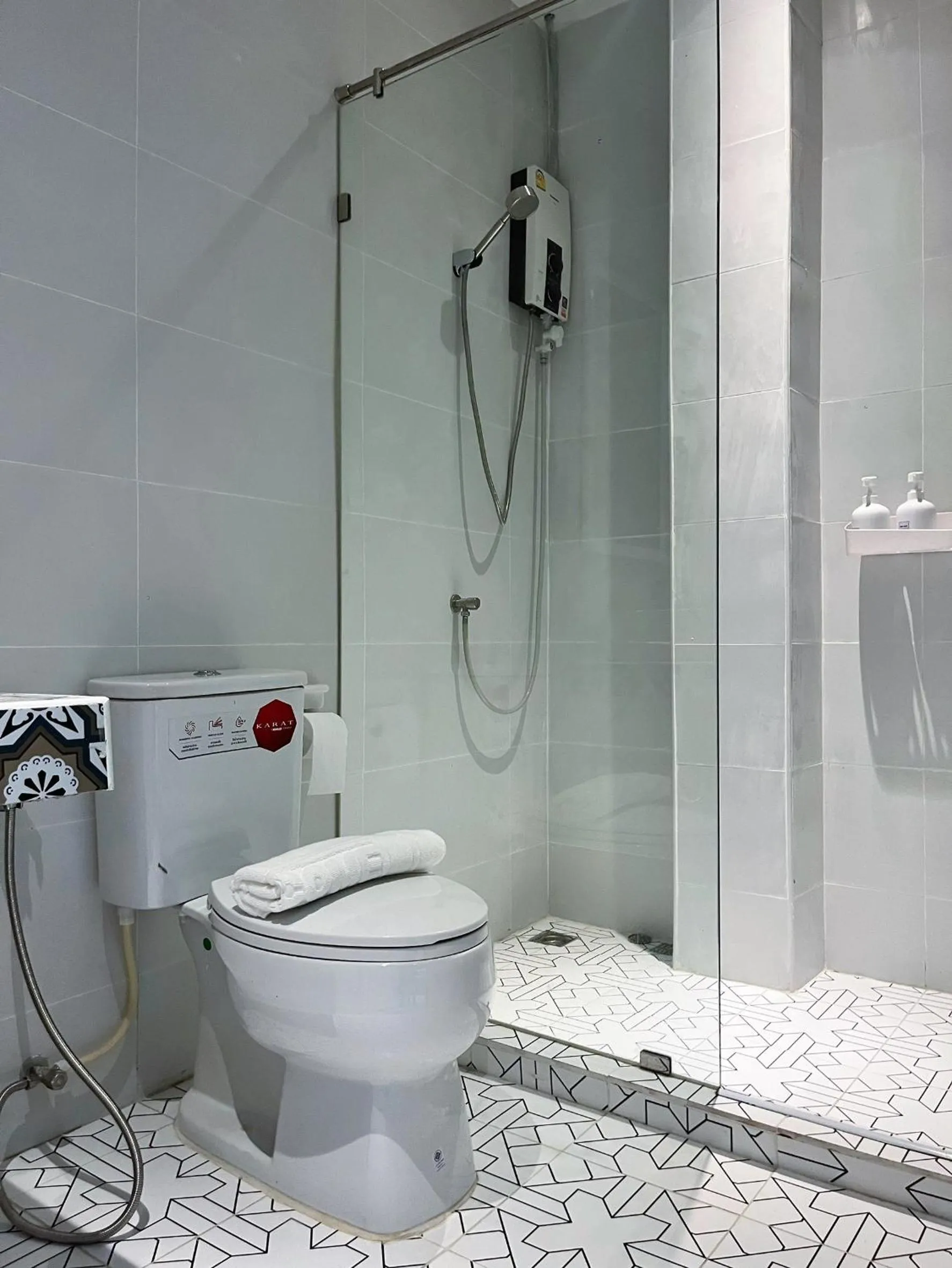 Shower in Aowmana Hotel