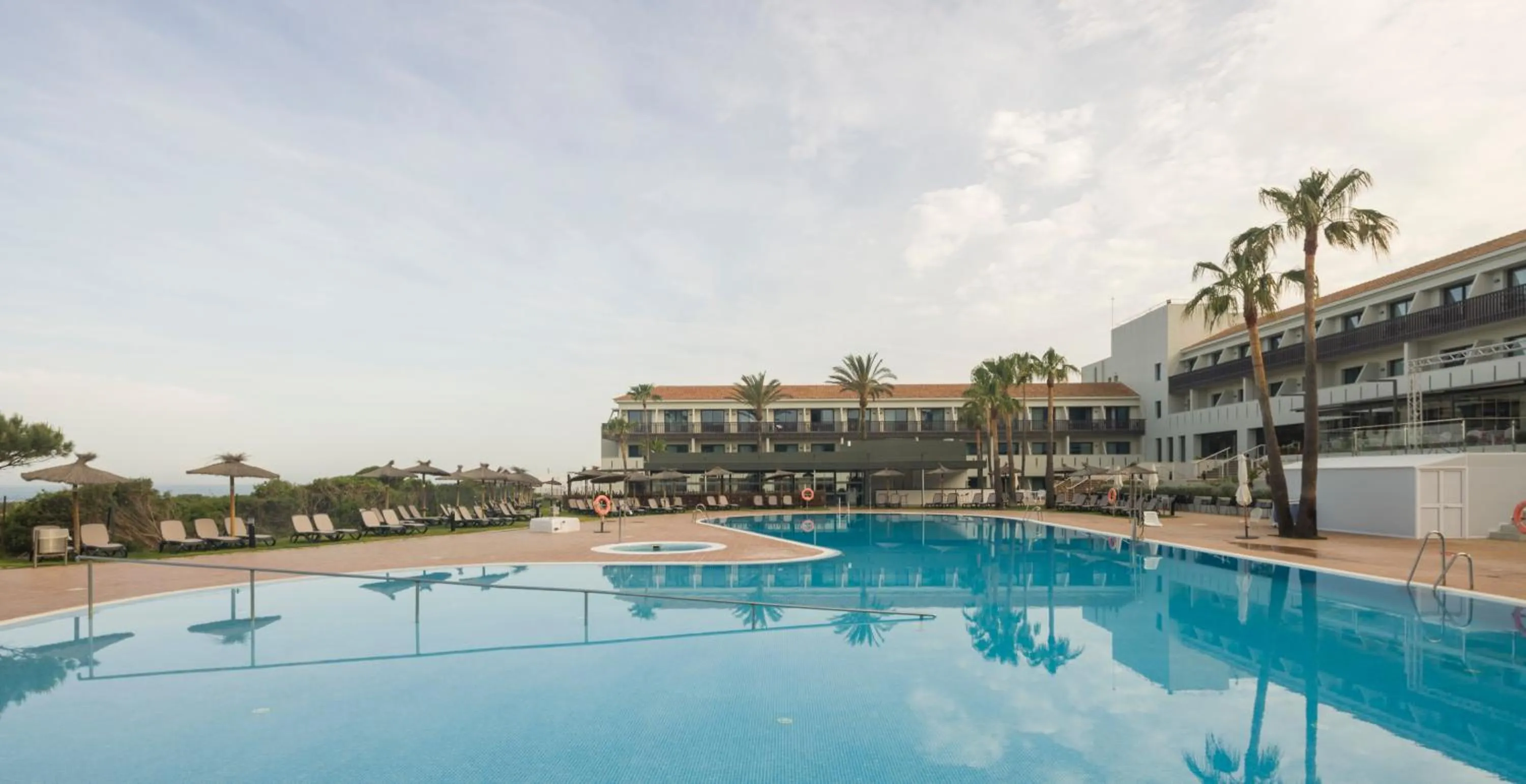 Swimming pool in Ilunion Calas de Conil