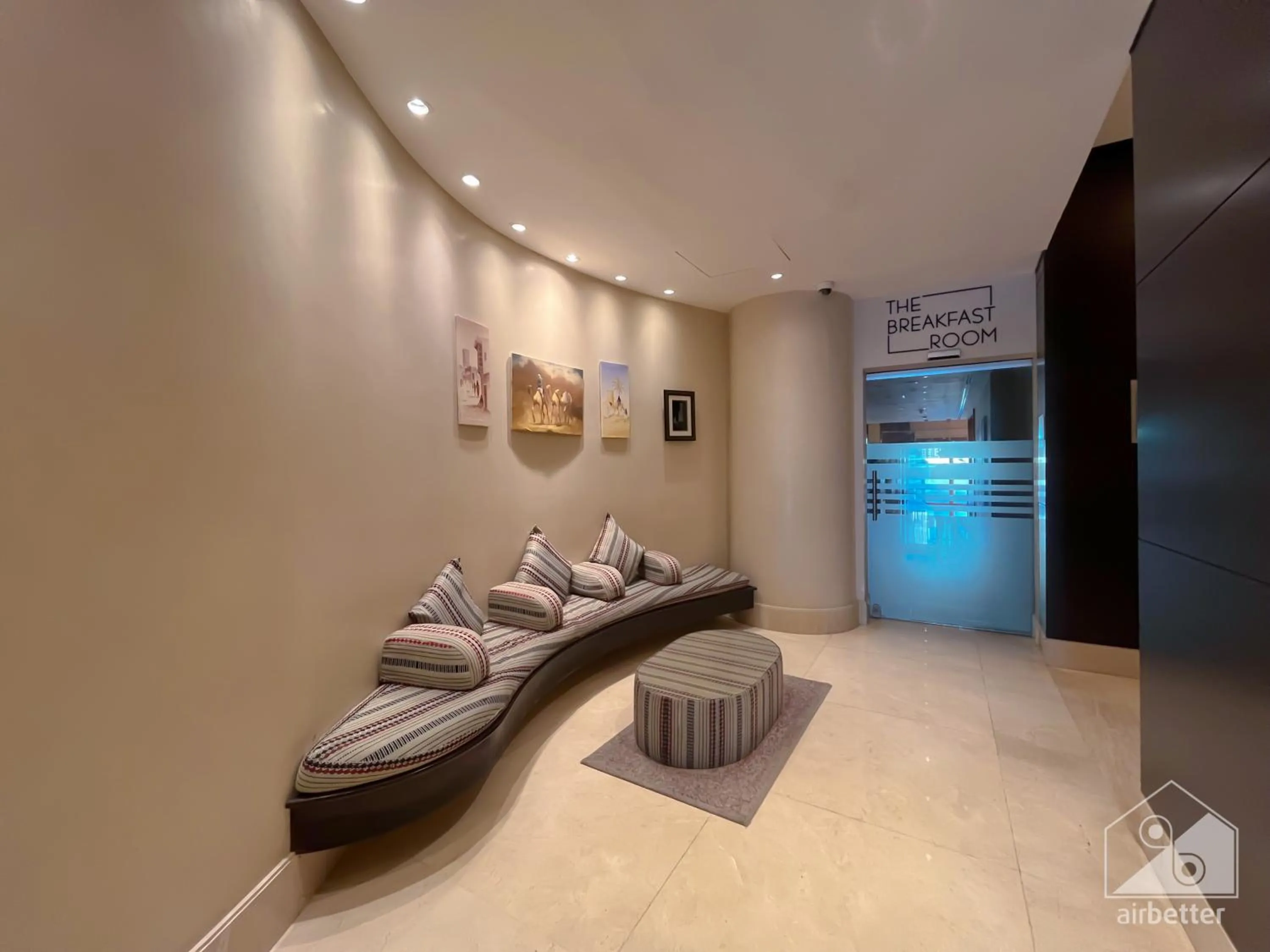 Breakfast in Luxurious Loft with stunning views Dubai