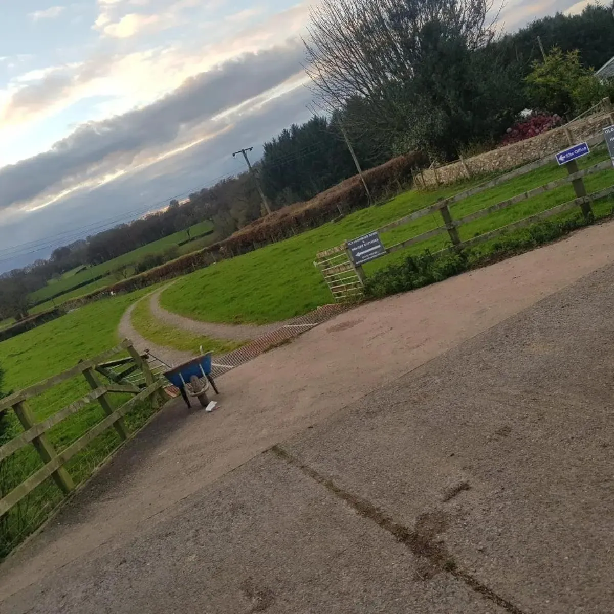 Natural landscape in 2 Bed Cottage - Hot Tub Garden Parking