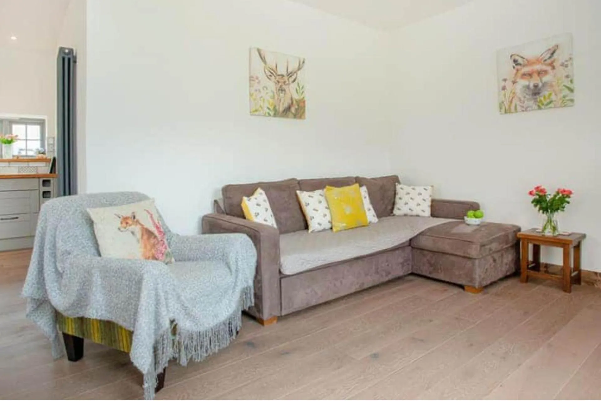 Bed in 2 Bed Cottage - Hot Tub Garden Parking