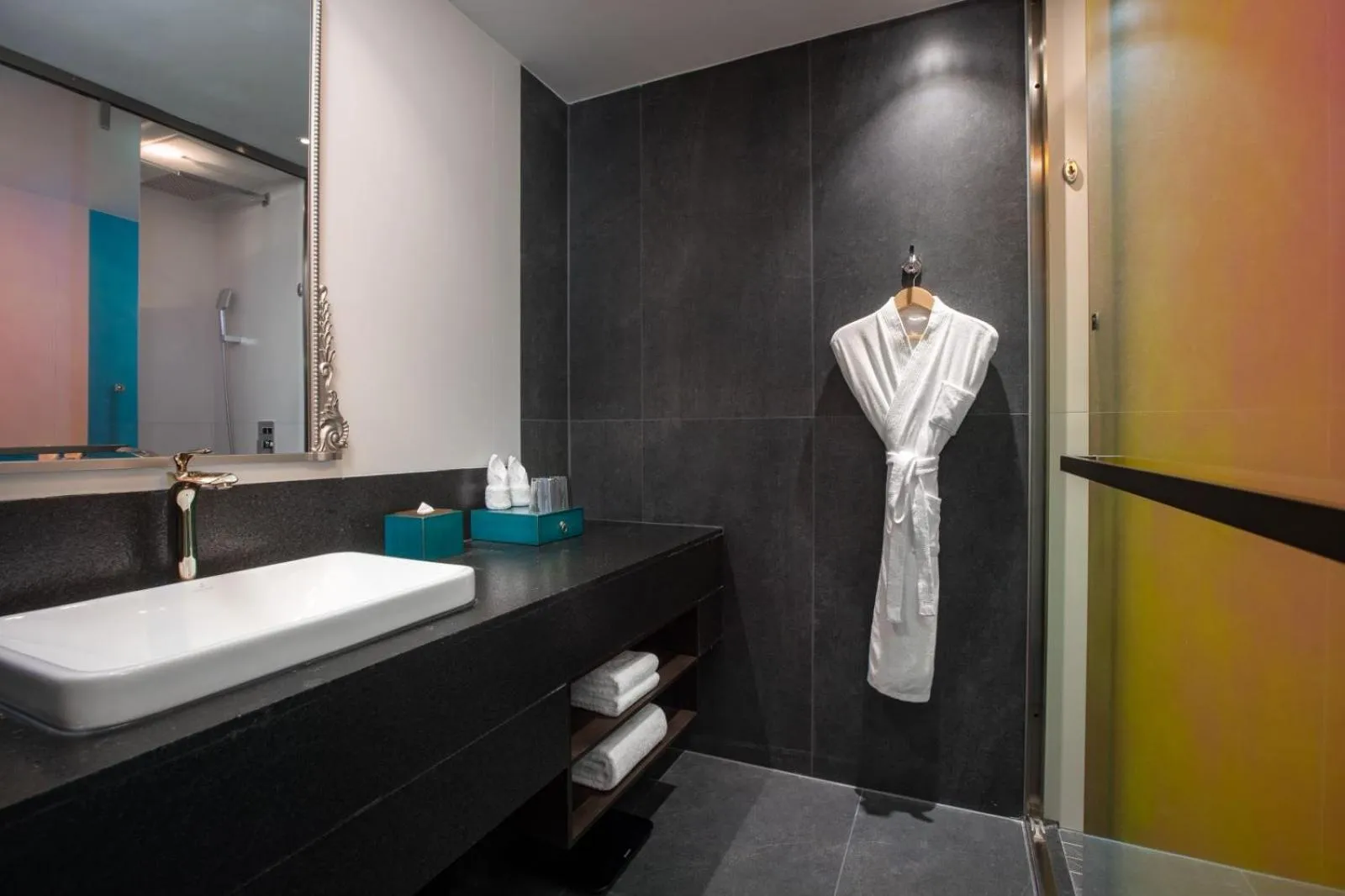 Bathroom in Wingate By Wyndham Wuhan Optics Valley