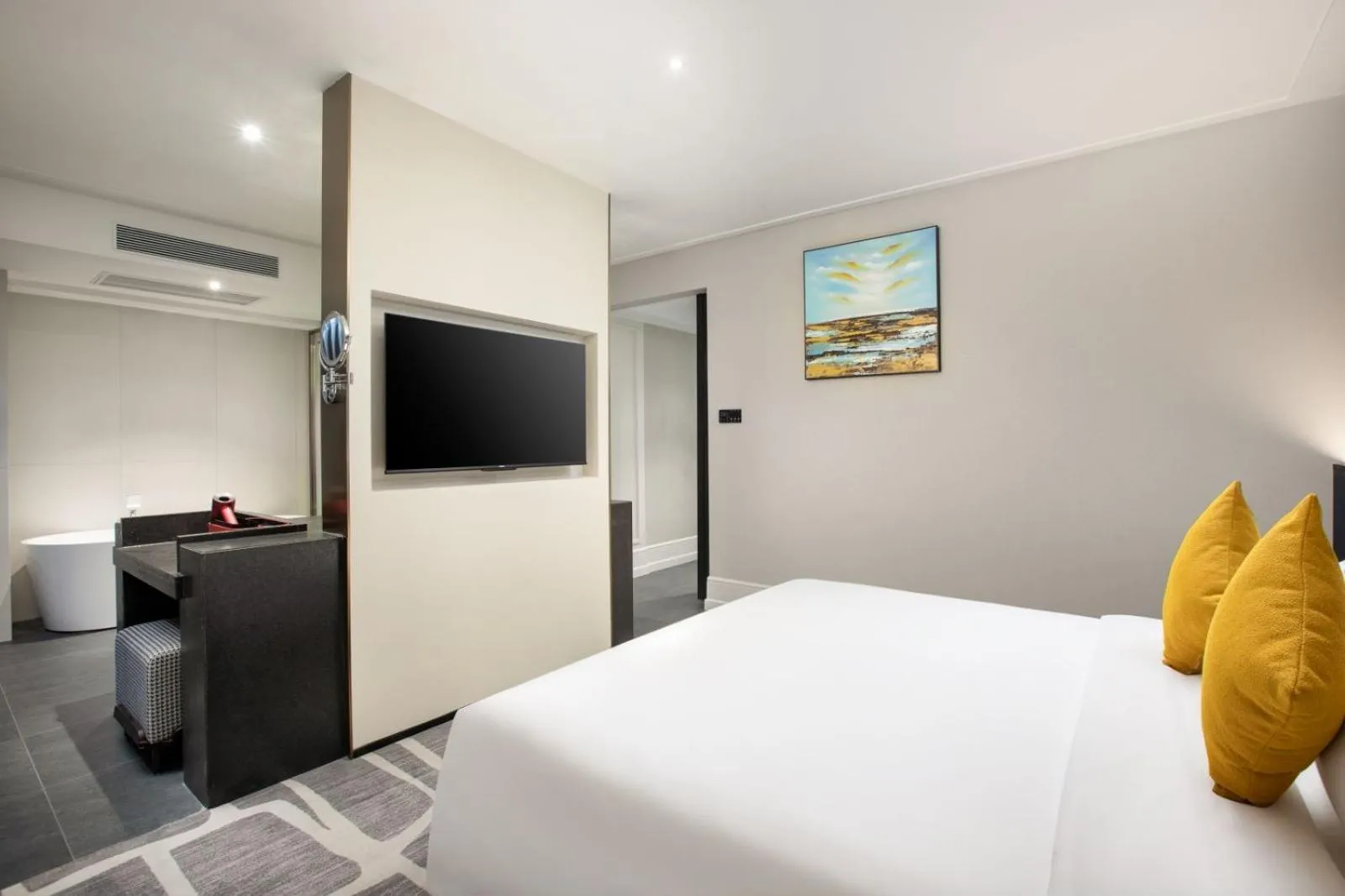 TV and multimedia in Wingate By Wyndham Wuhan Optics Valley