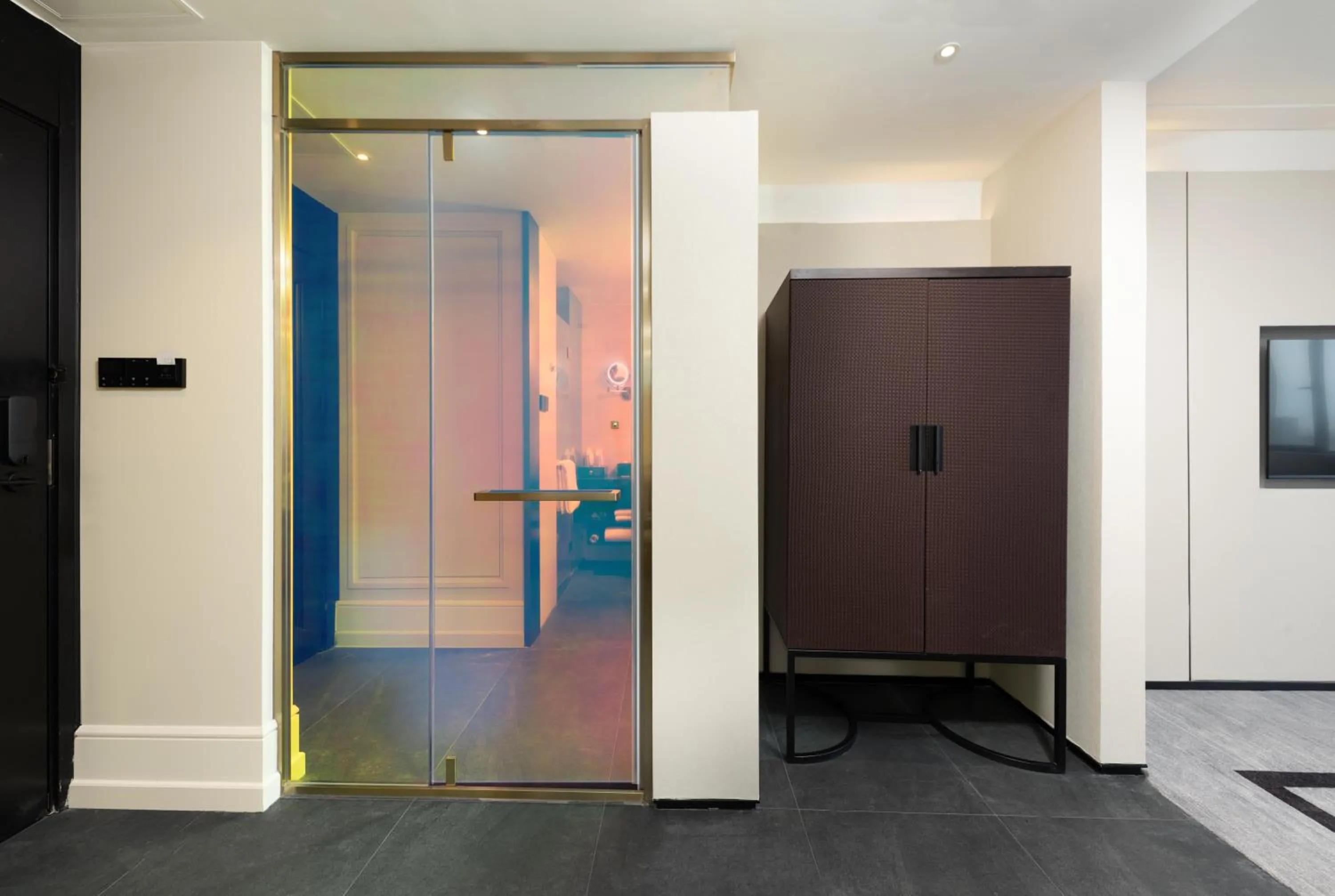 wardrobe in Wingate By Wyndham Wuhan Optics Valley