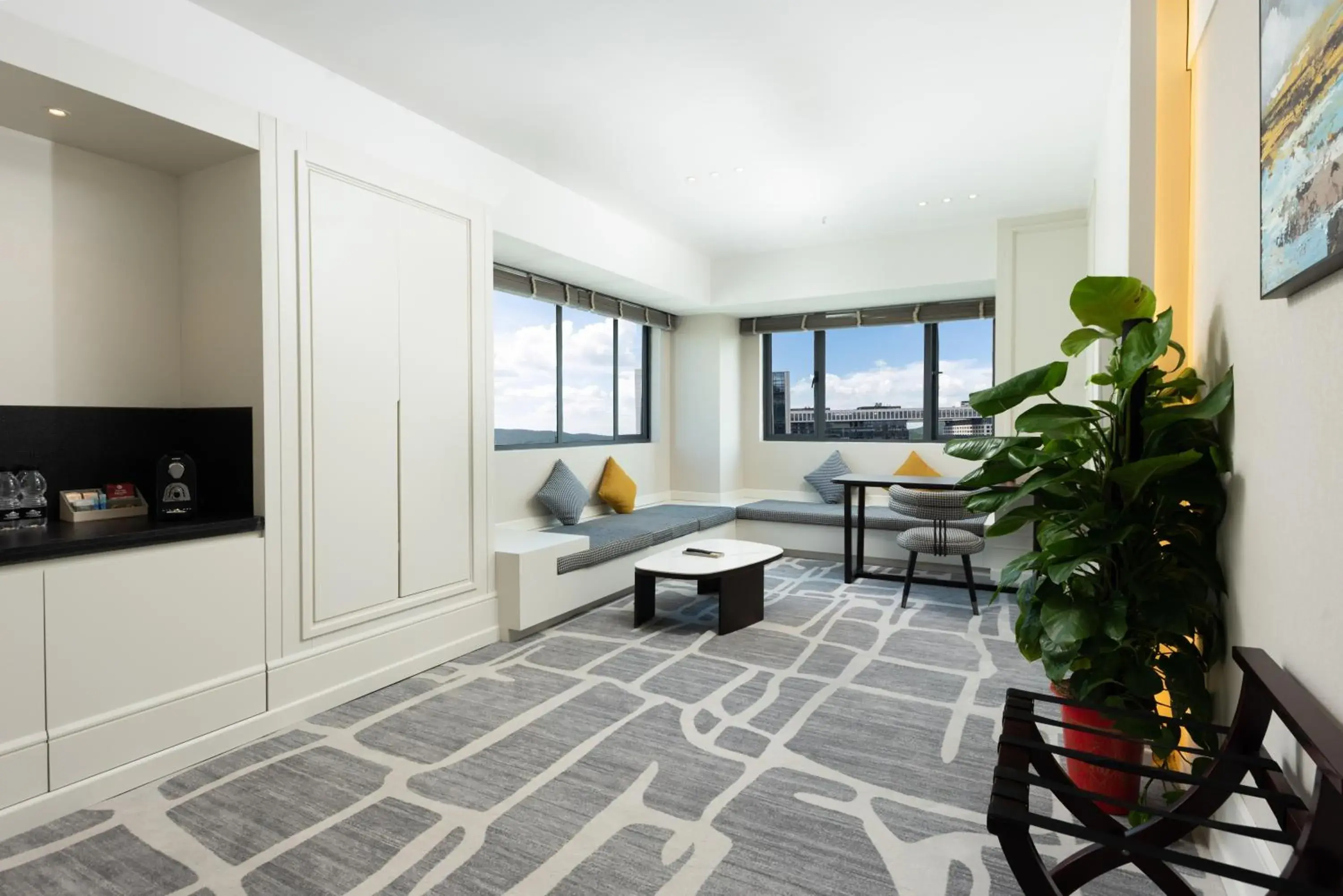 Deluxe King Suite - Non-Smoking in Wingate By Wyndham Wuhan Optics Valley Deluxe King Suite - Non-Smoking in Wingate By Wyndham Wuhan Optics Valley