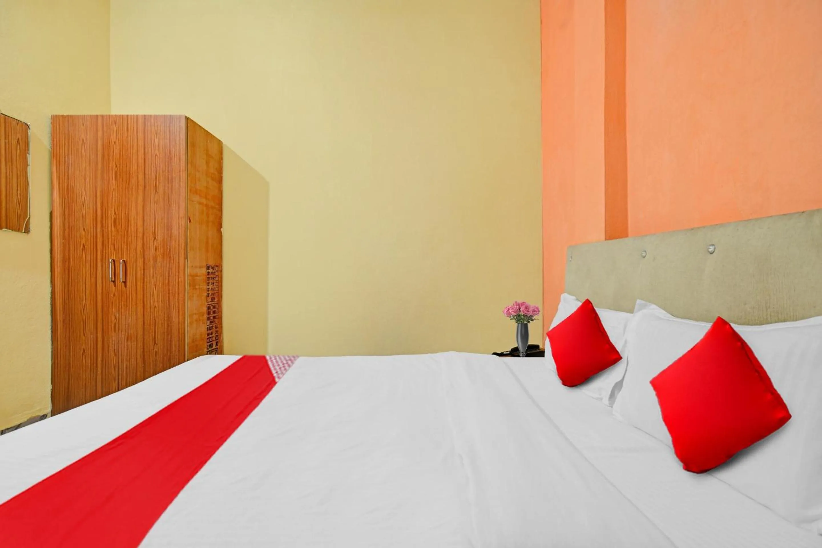 Bedroom, Bed in Hotel O Honey Palace In