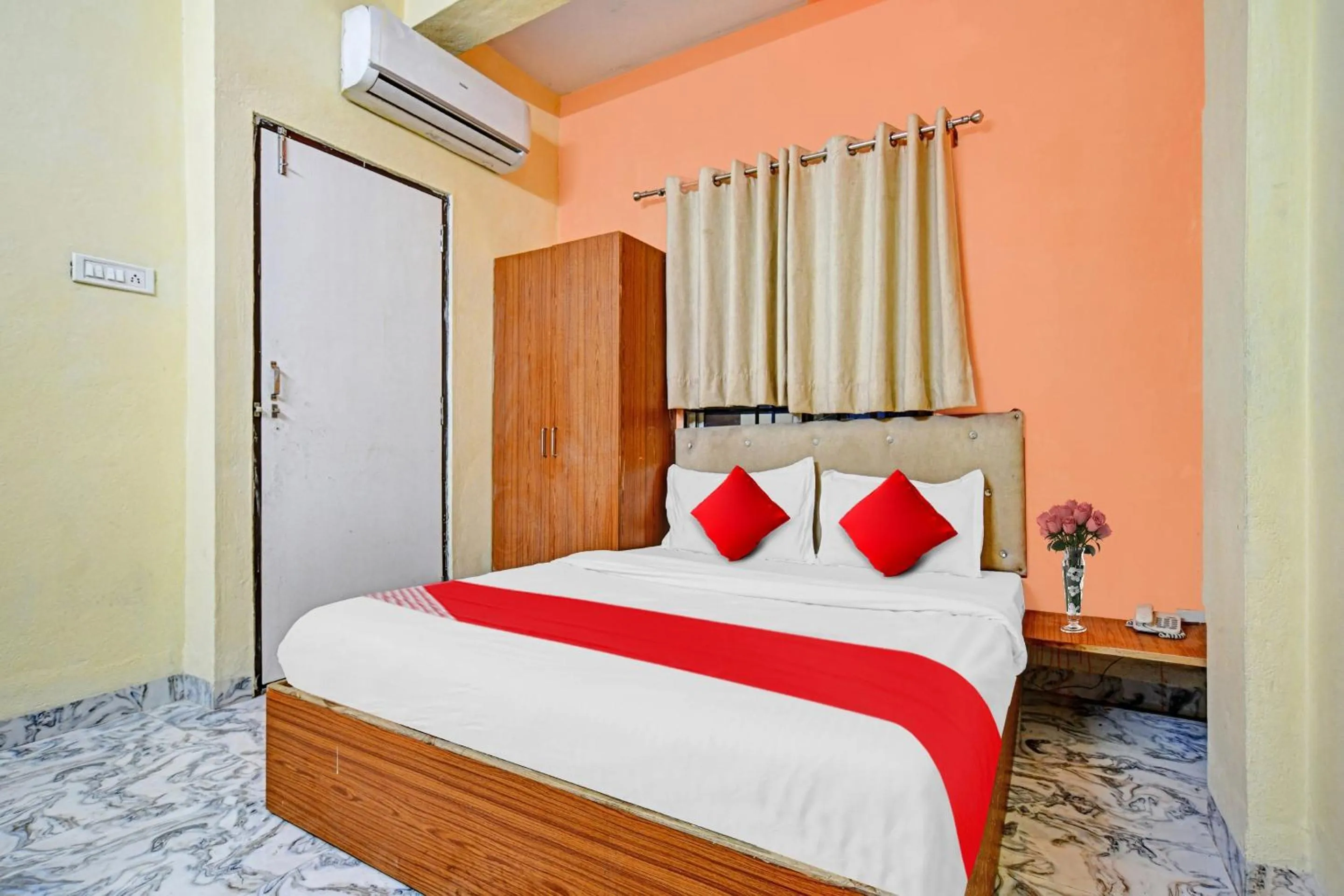 Bedroom, Bed in Hotel O Honey Palace In