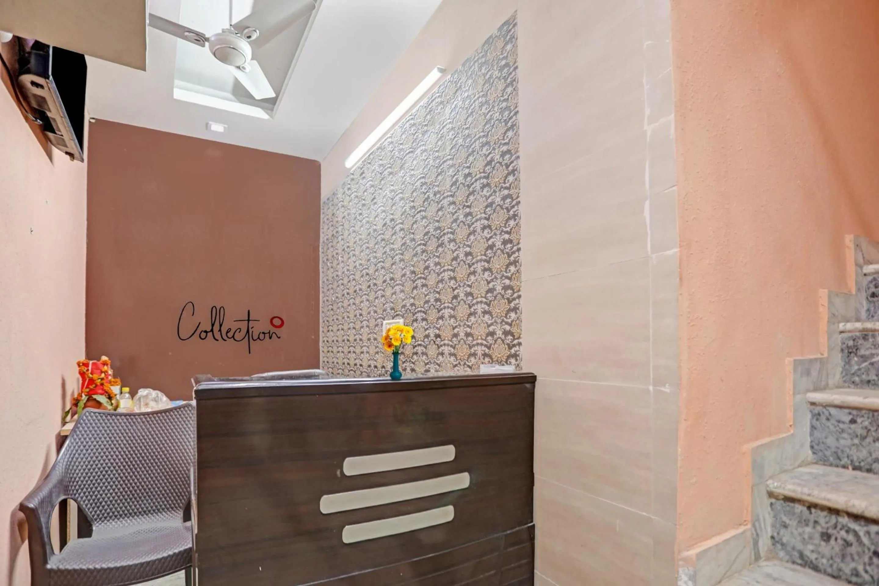 Lobby or reception in Collection O Nirvana Residency Near Lotus Temple