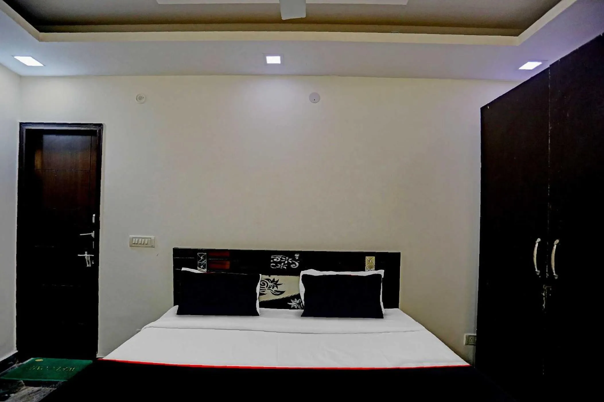 Bedroom, Bed in Collection O Nirvana Residency Near Lotus Temple