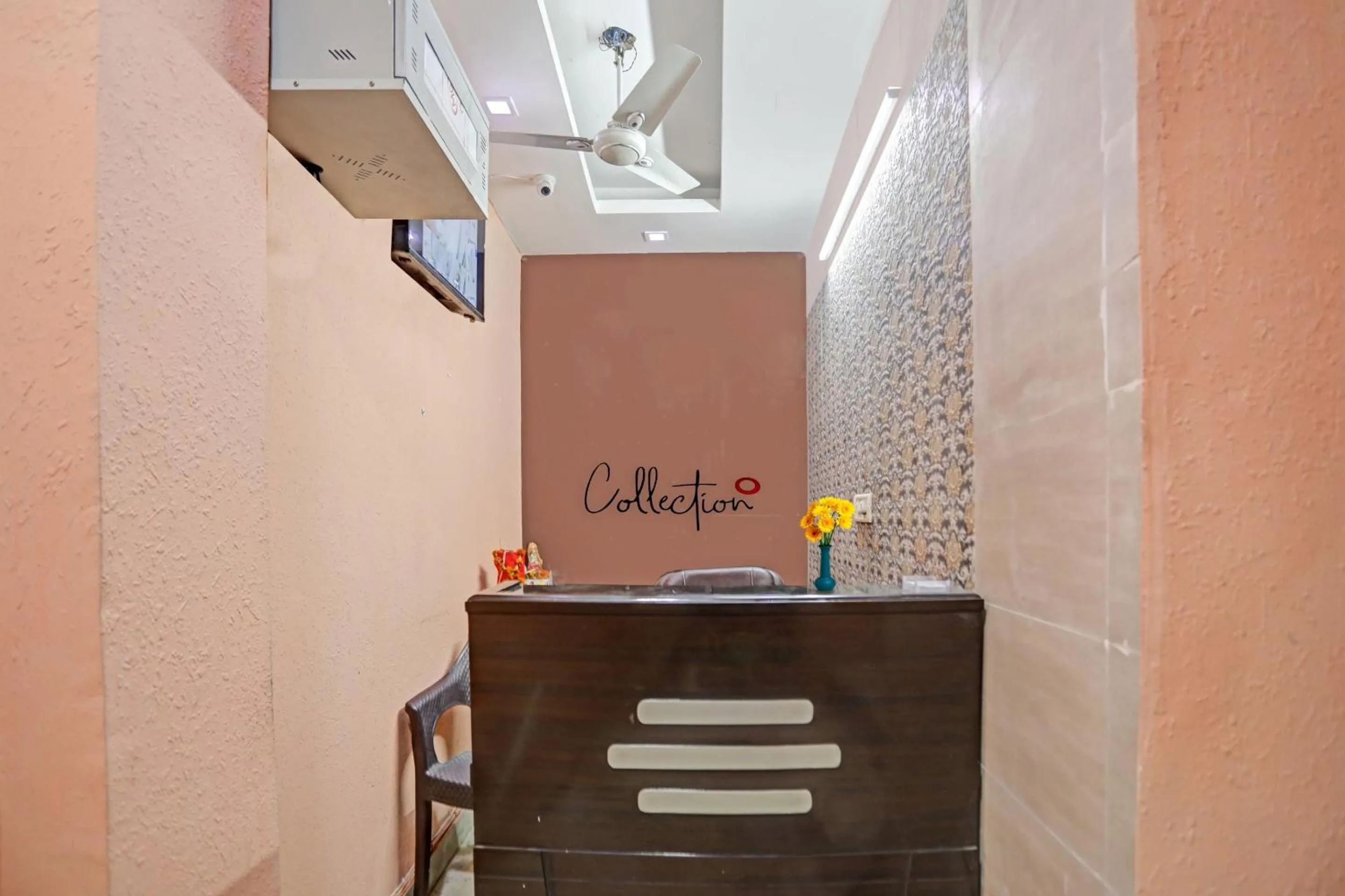 Lobby or reception in Collection O Nirvana Residency Near Lotus Temple