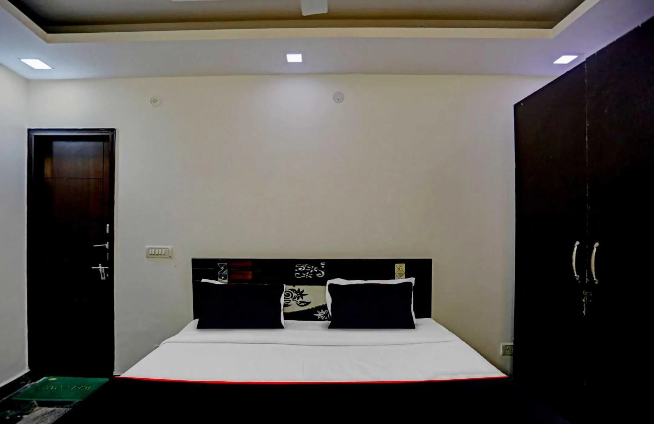 Bedroom, Bed in Collection O Nirvana Residency Near Lotus Temple