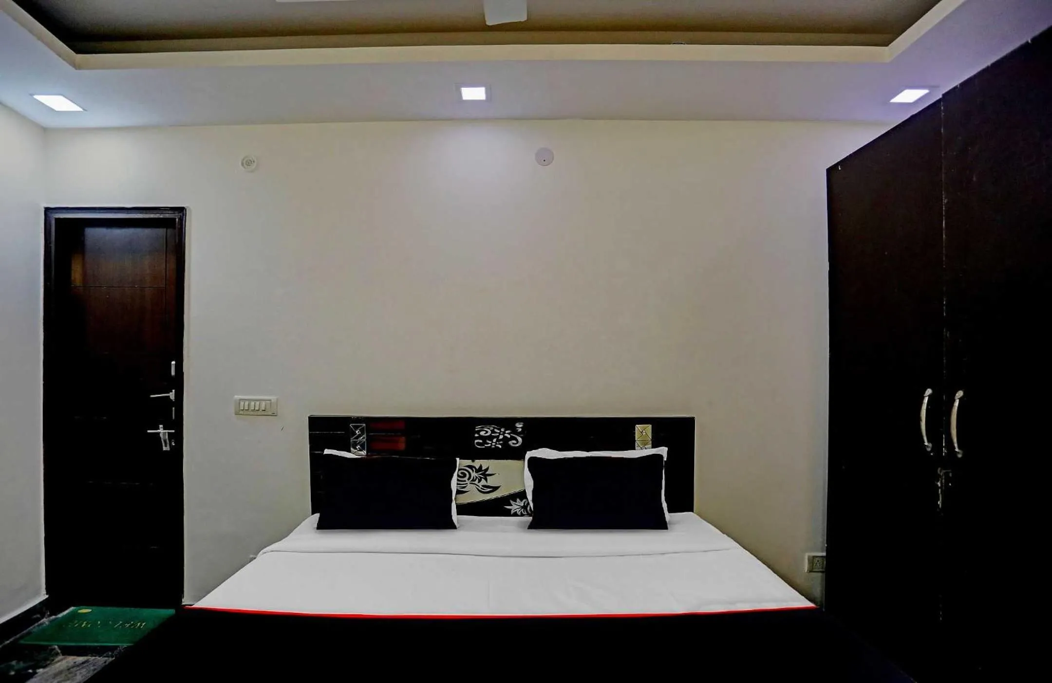 Bedroom, Bed in Collection O Nirvana Residency Near Lotus Temple