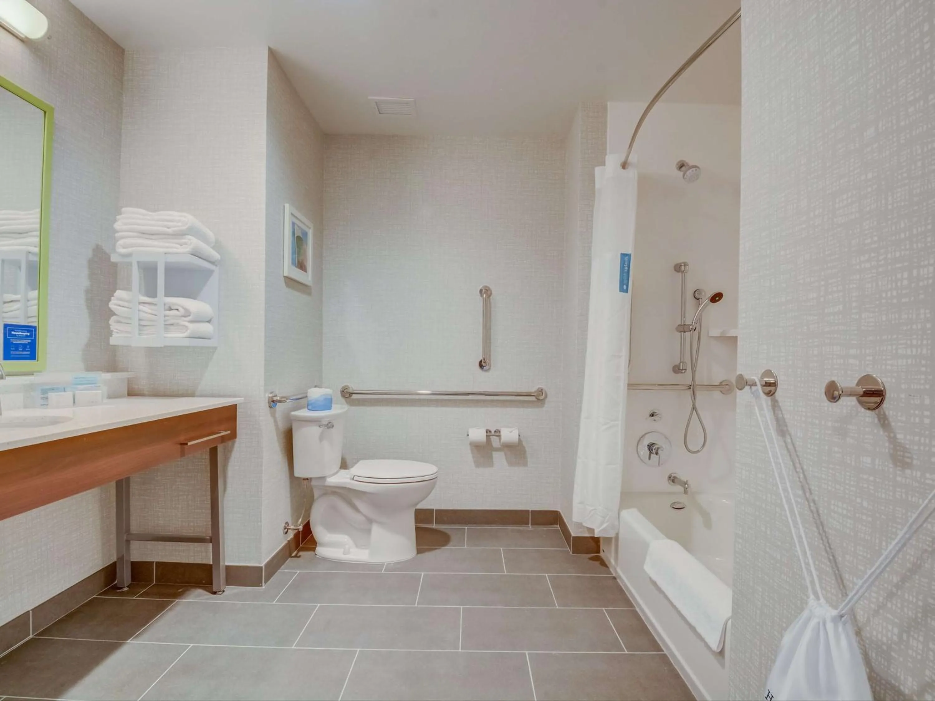 Bathroom in Hampton Inn & Suites Williamstown Ark Encounter, Ky