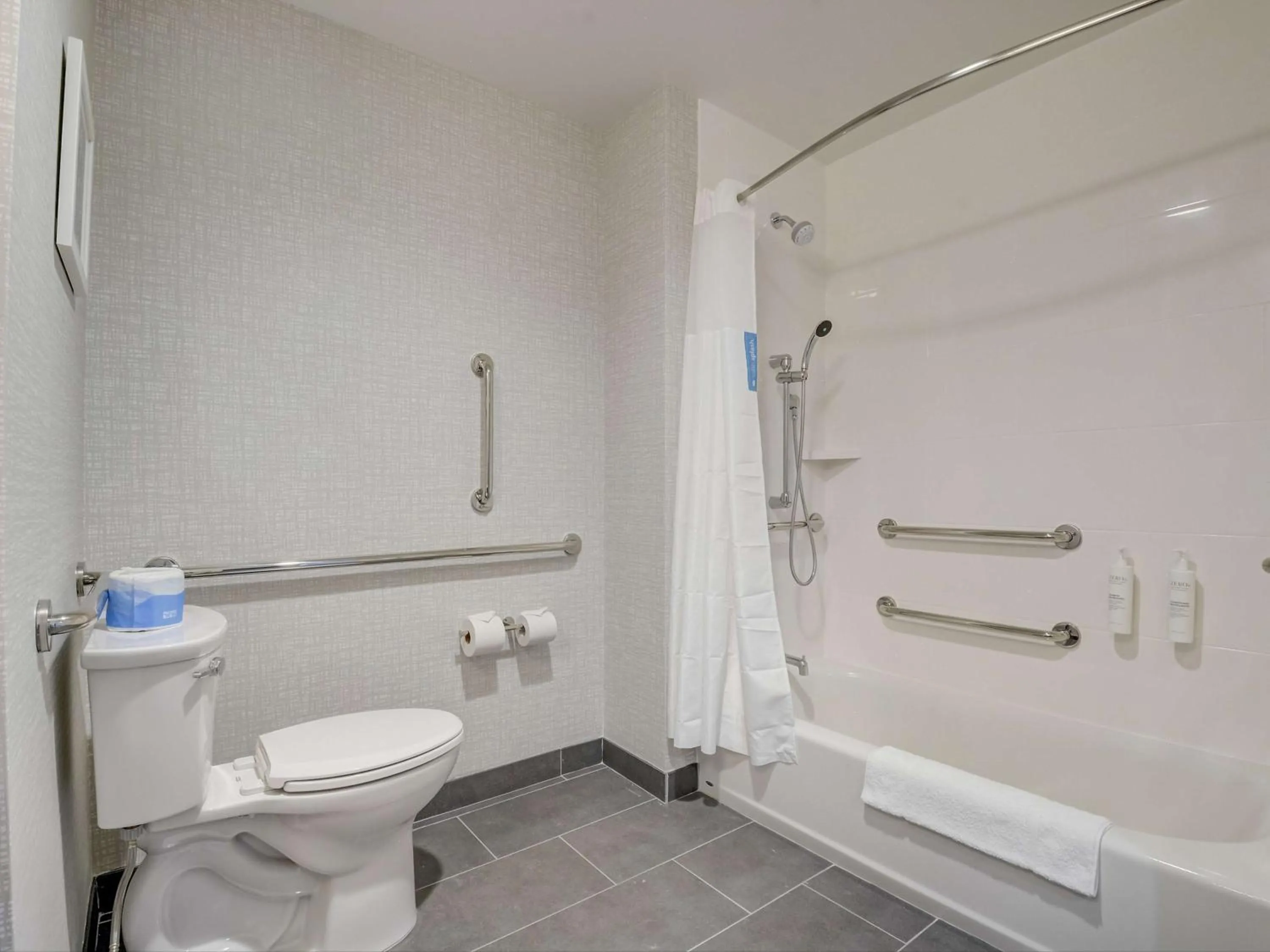 Bathroom in Hampton Inn & Suites Williamstown Ark Encounter, Ky