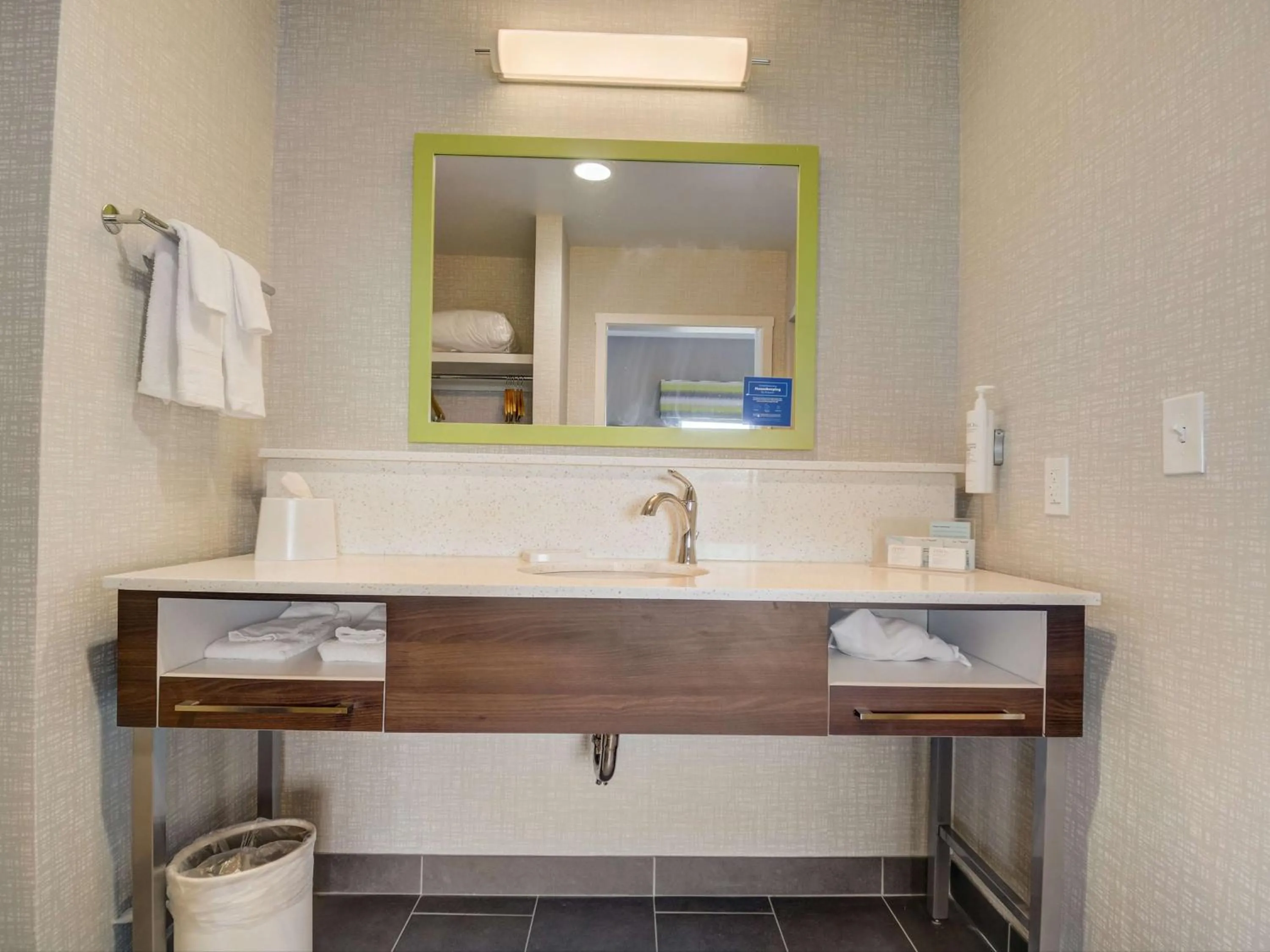 Bathroom in Hampton Inn & Suites Williamstown Ark Encounter, Ky