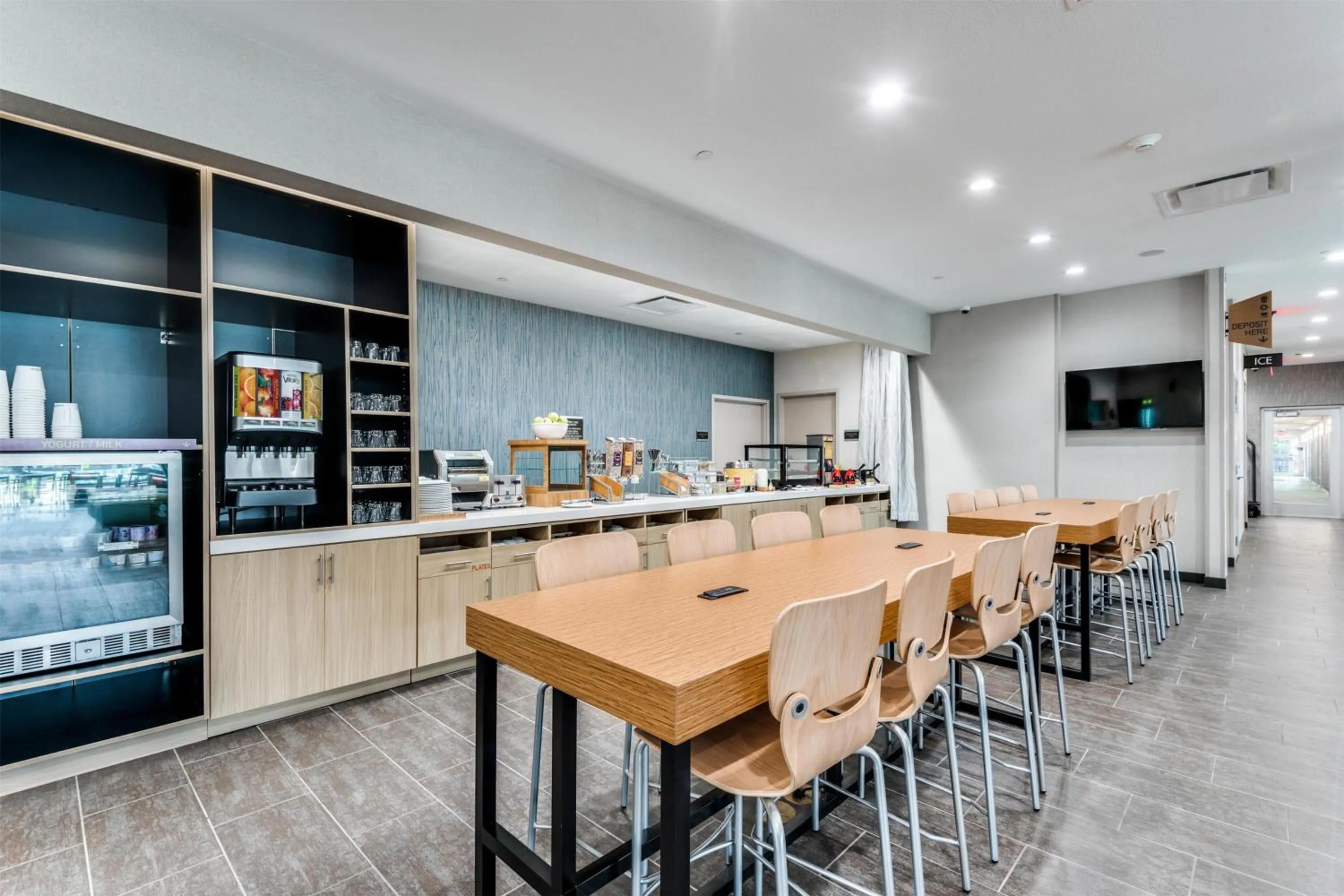 Breakfast in Home2 Suites By Hilton Dallas Medical District Lovefield, Tx