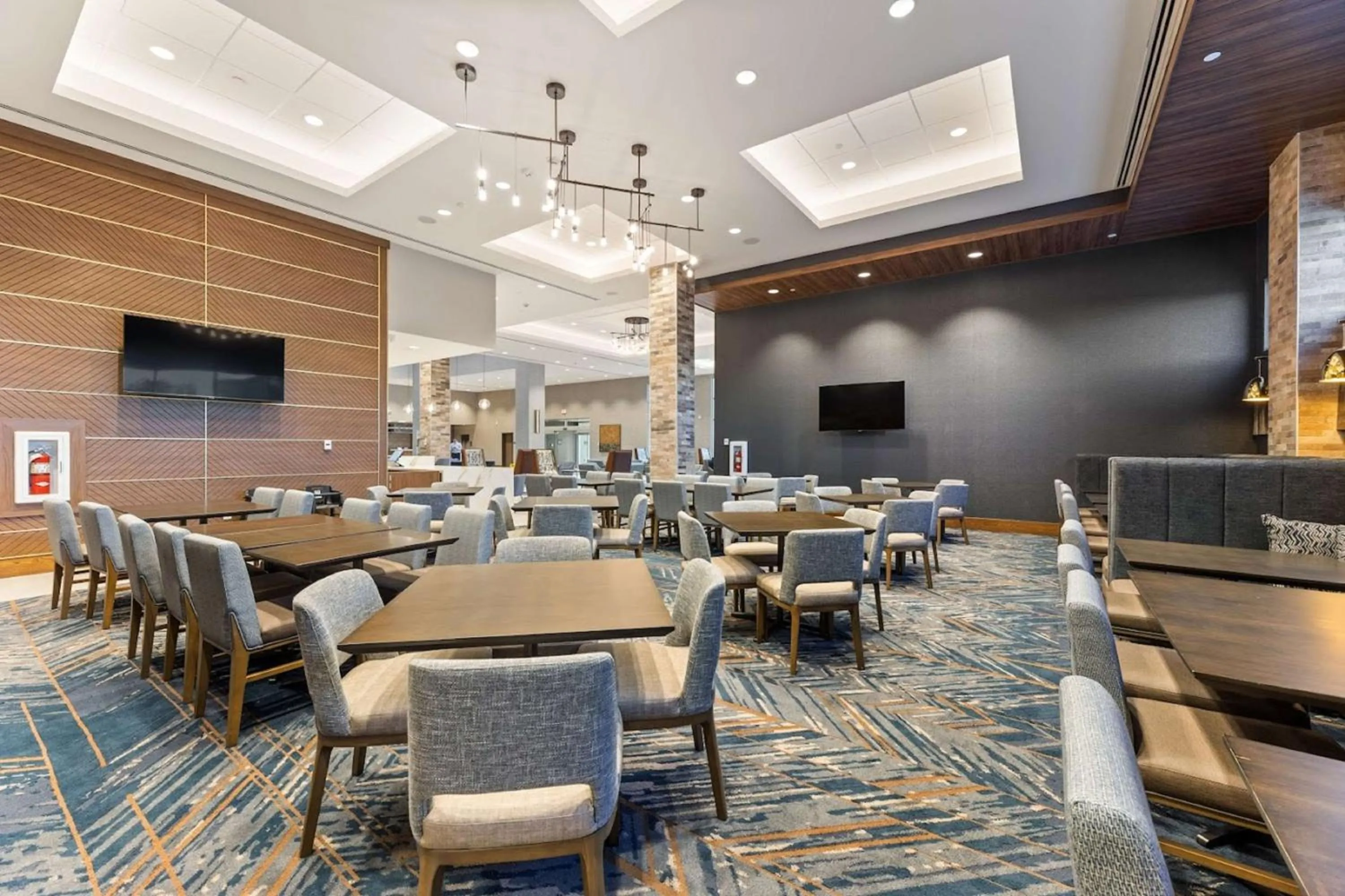 Restaurant/places to eat in Embassy Suites By Hilton Irving Las Colinas