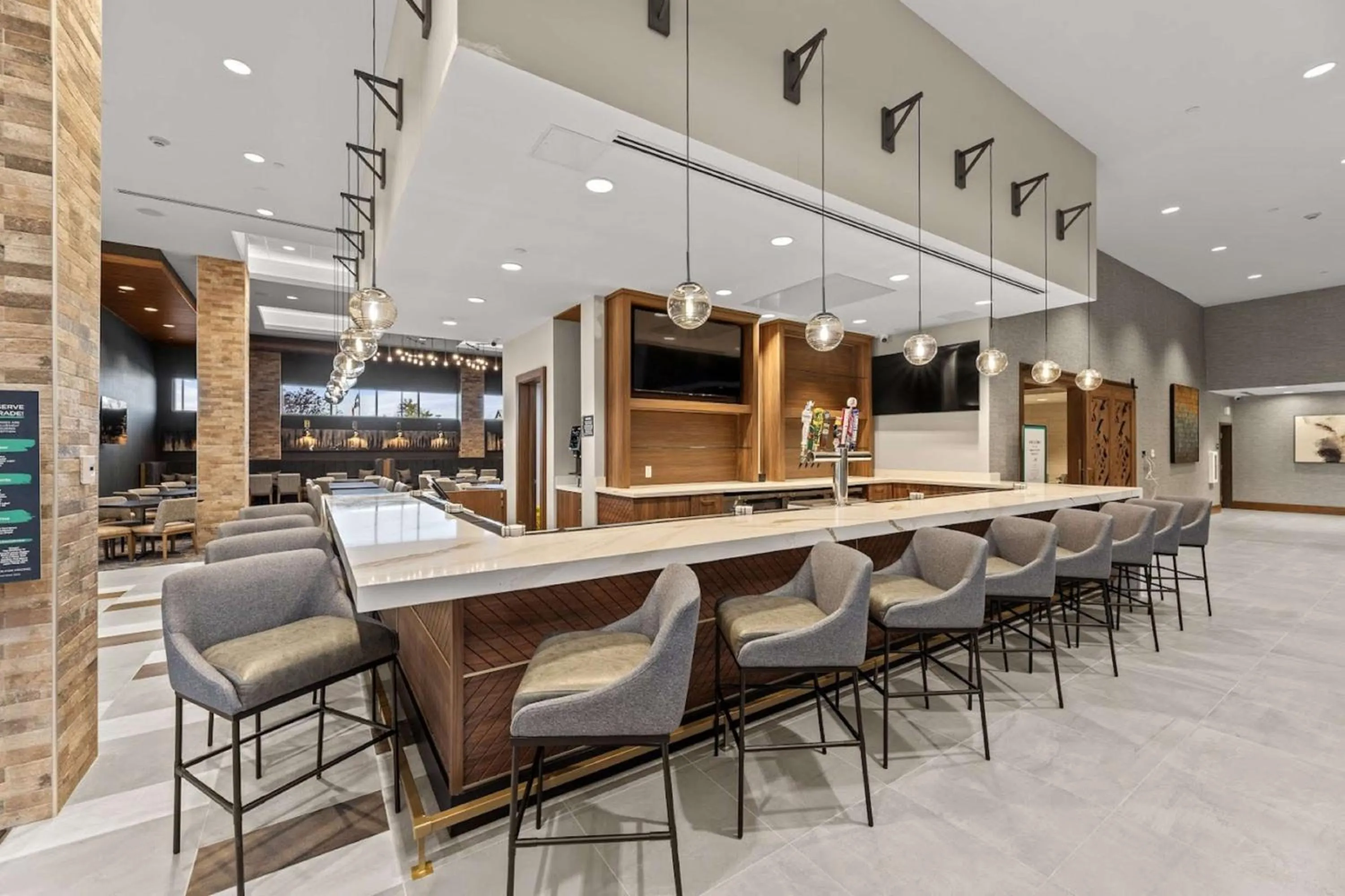 Lounge or bar in Embassy Suites By Hilton Irving Las Colinas