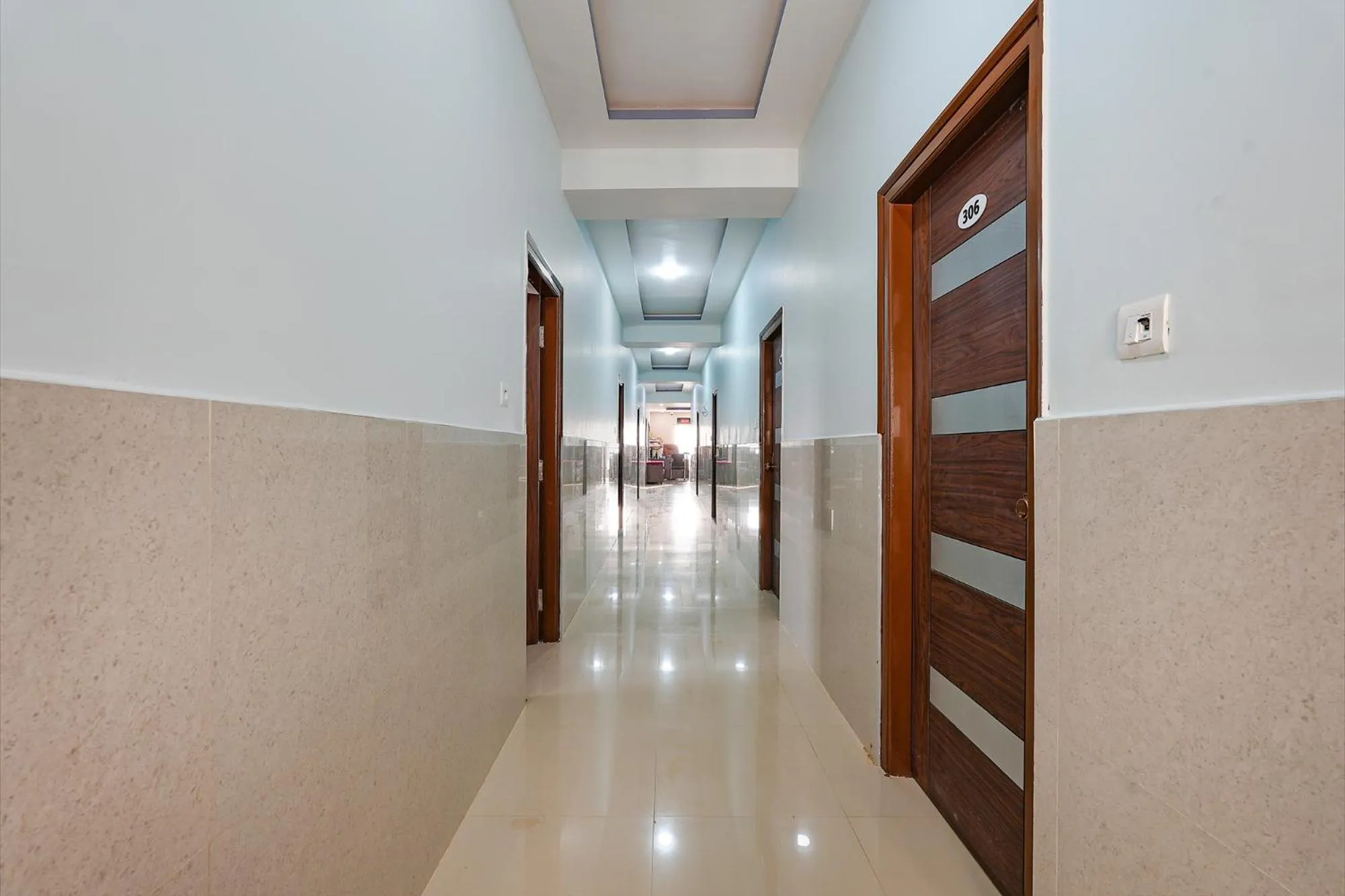 Lobby or reception in FabHotel Whitefield Suites - Nr ITPL Main raod