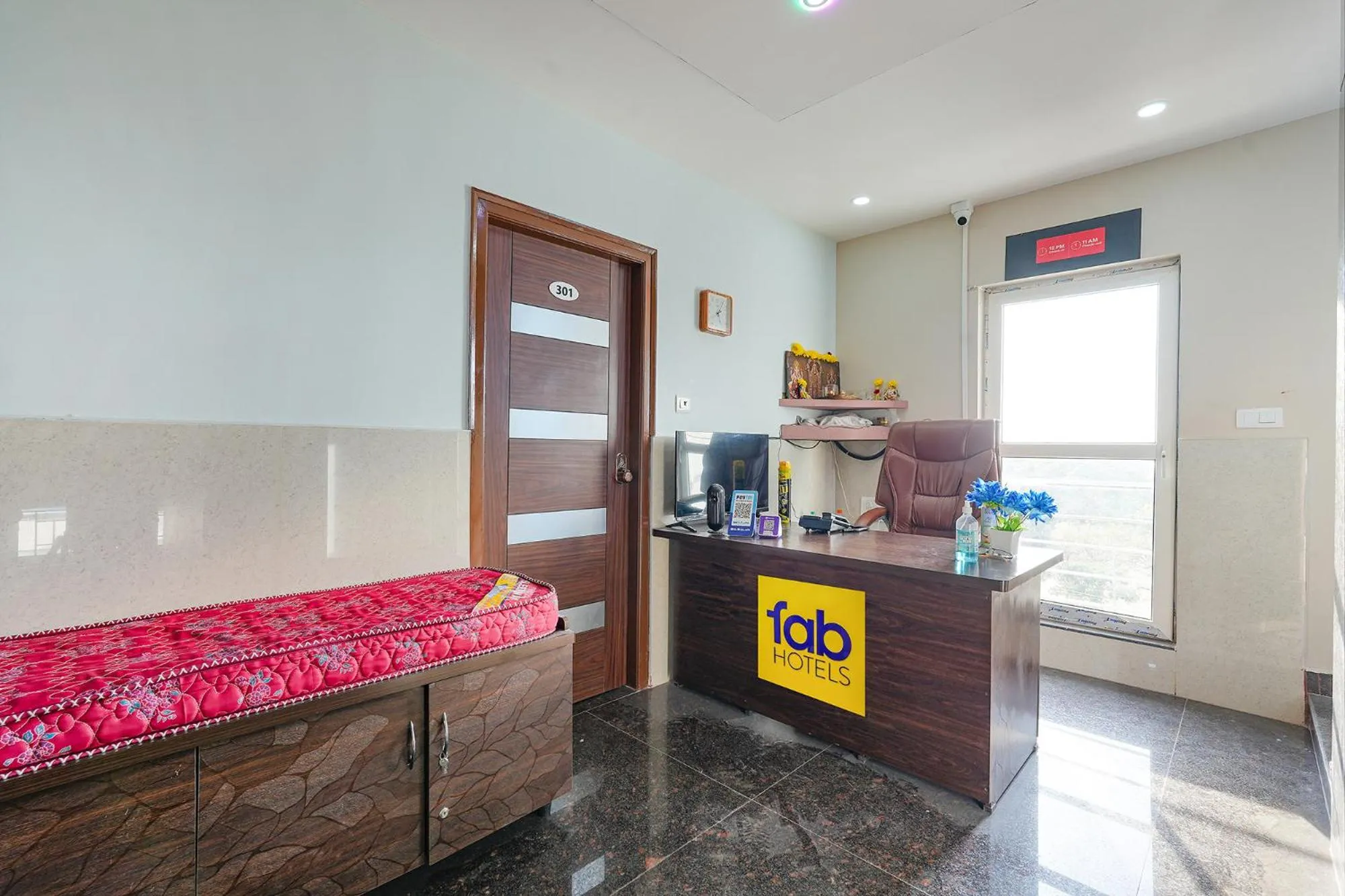 Lobby or reception in FabHotel Whitefield Suites - Nr ITPL Main raod