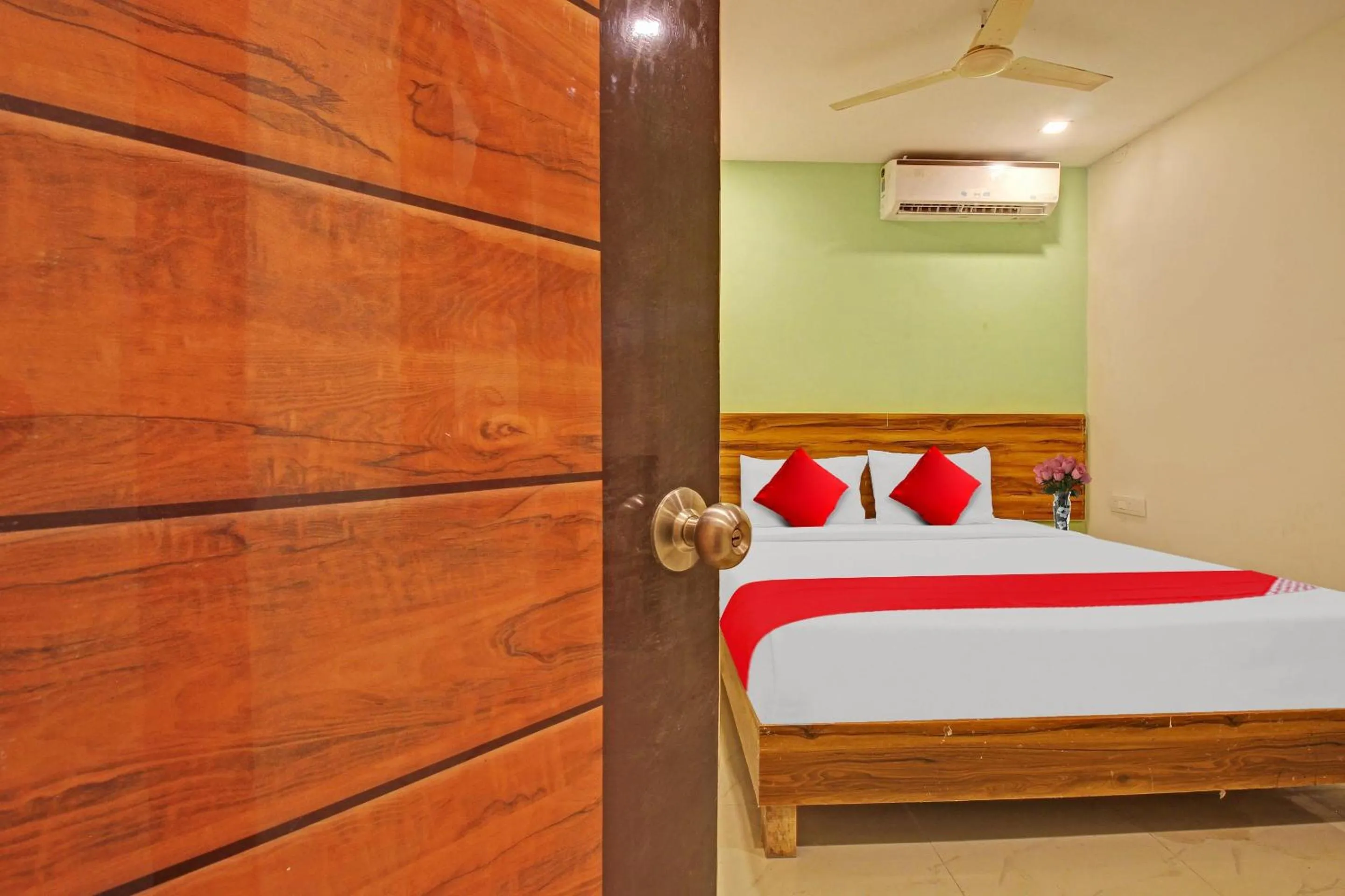 Bedroom in Hotel O R Square