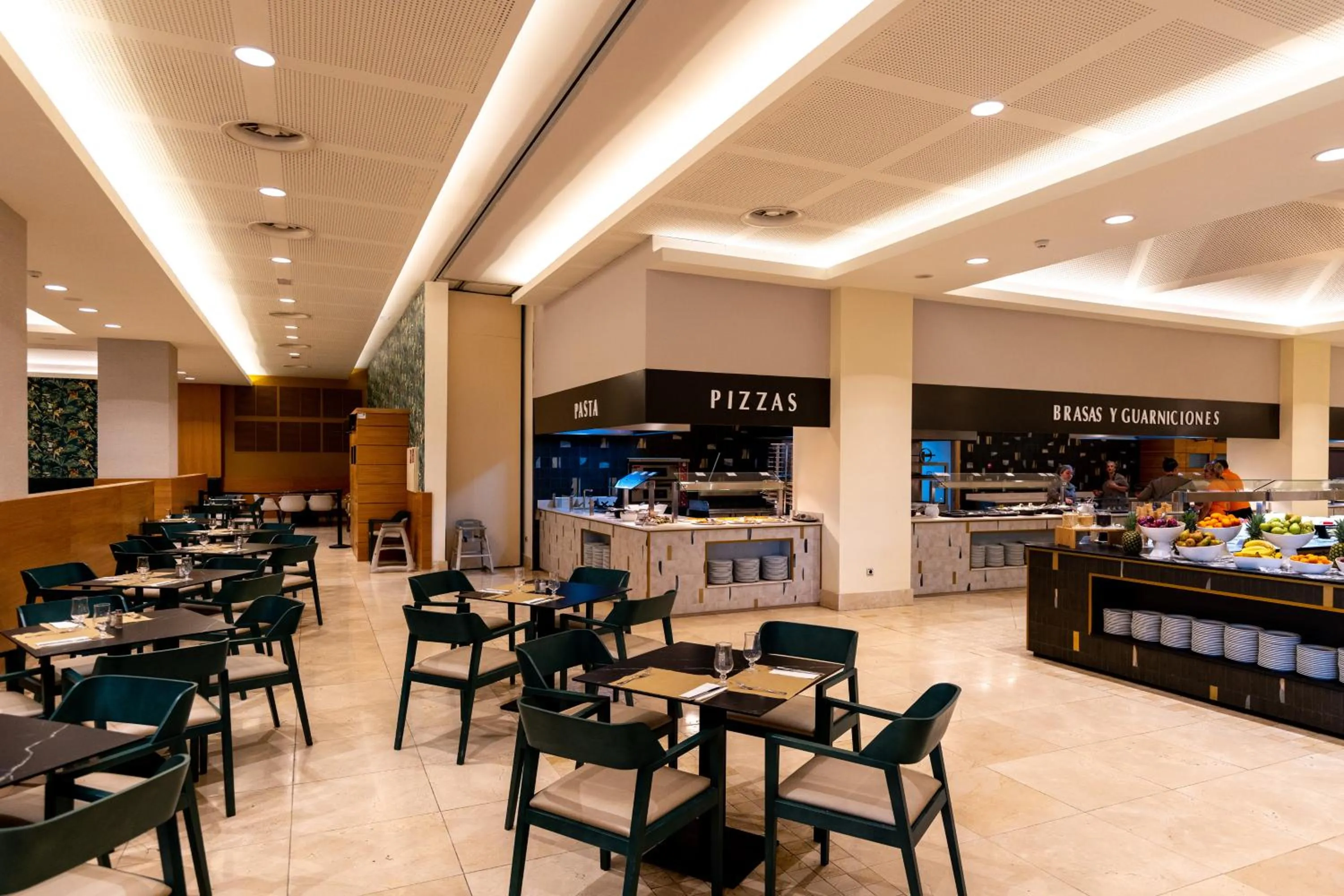 Restaurant/places to eat in Puerto Antilla Grand Hotel