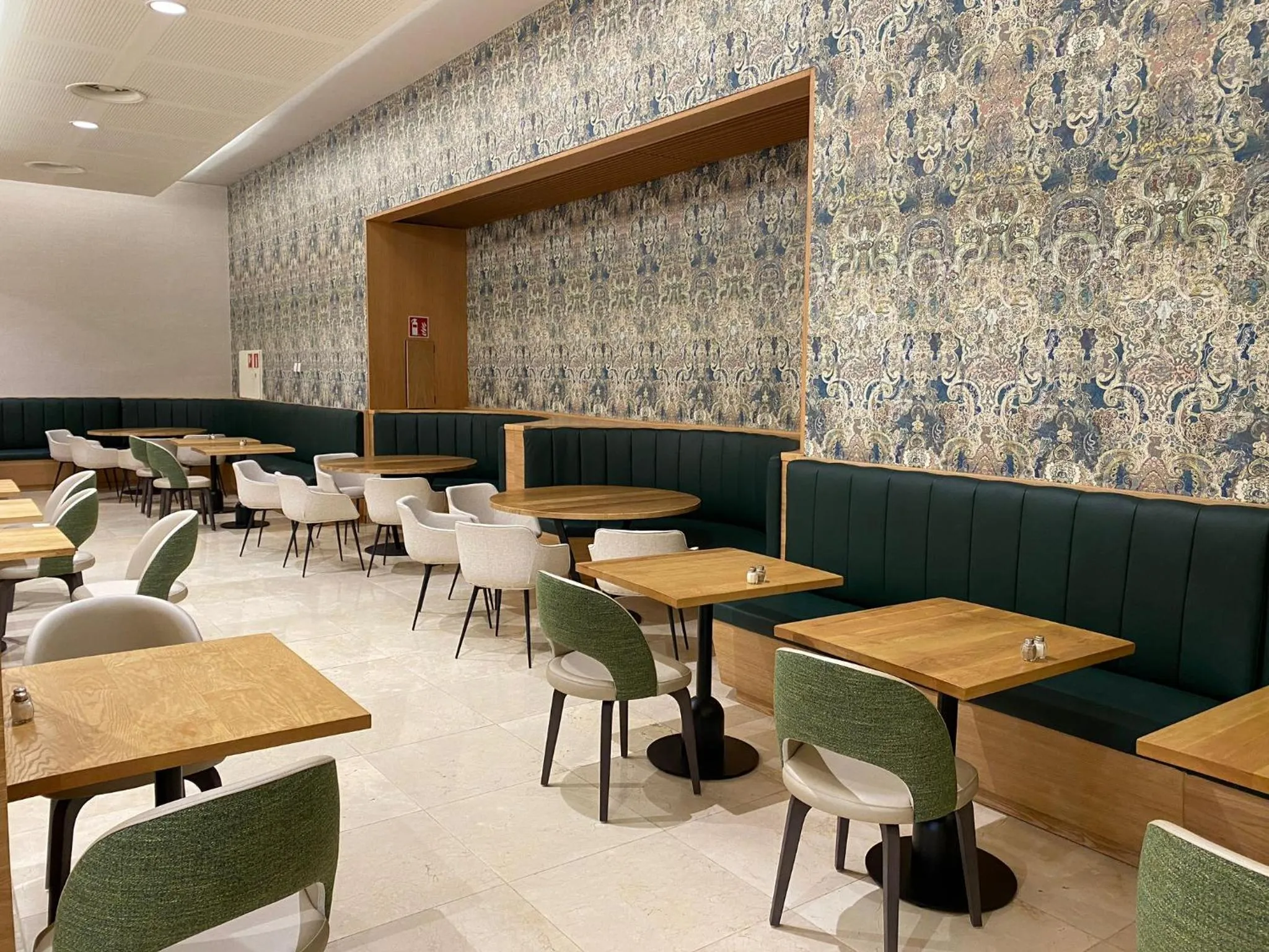 Restaurant/places to eat in Puerto Antilla Grand Hotel