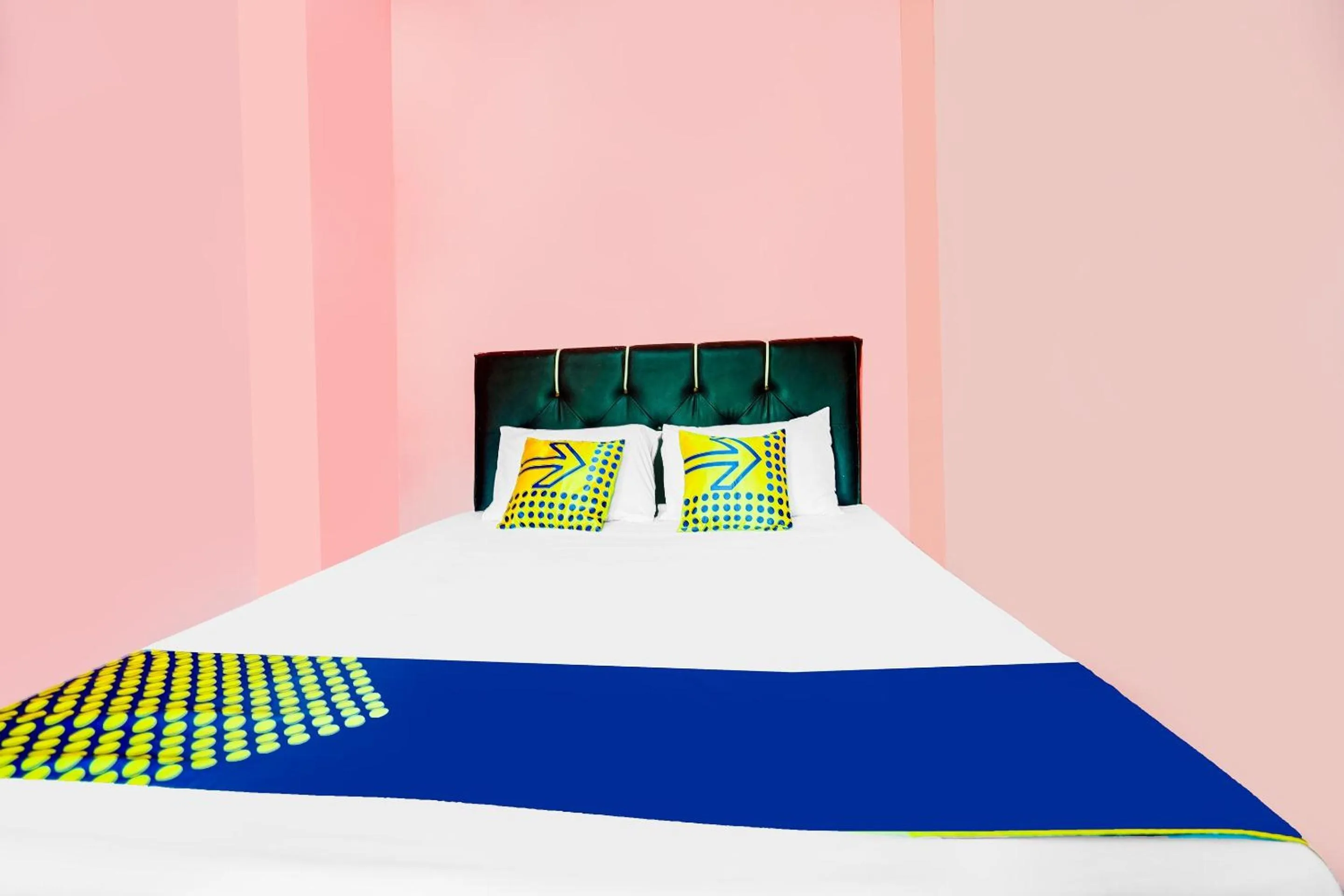 Bedroom, Bed in OYO Life 92046 Garuda Residence