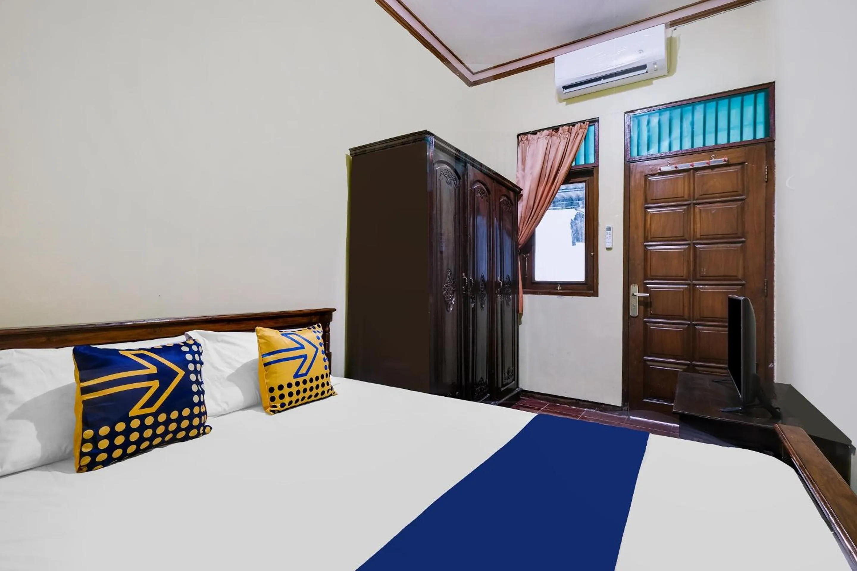 Bedroom in SPOT ON 92068 Pudja Kesuma Homestay Syariah Yogyakarta