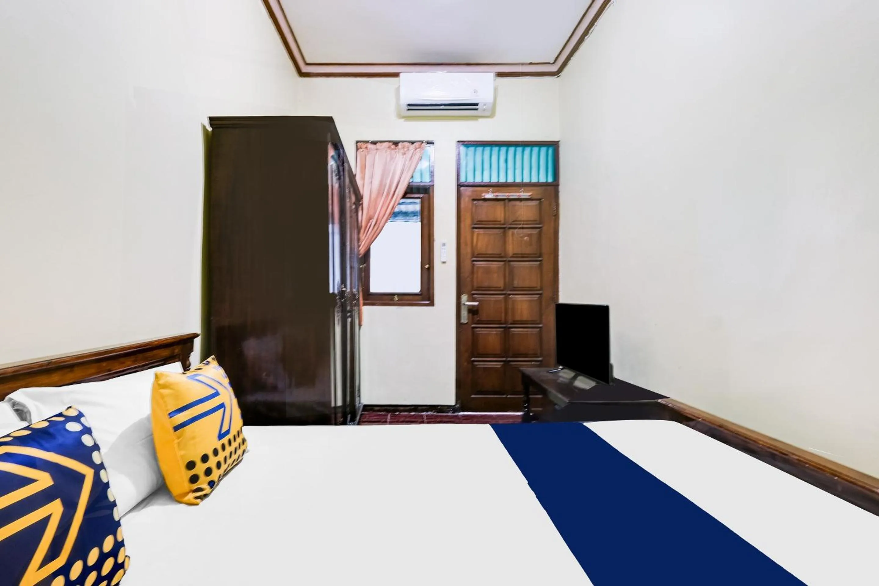 Bedroom in SPOT ON 92068 Pudja Kesuma Homestay Syariah Yogyakarta