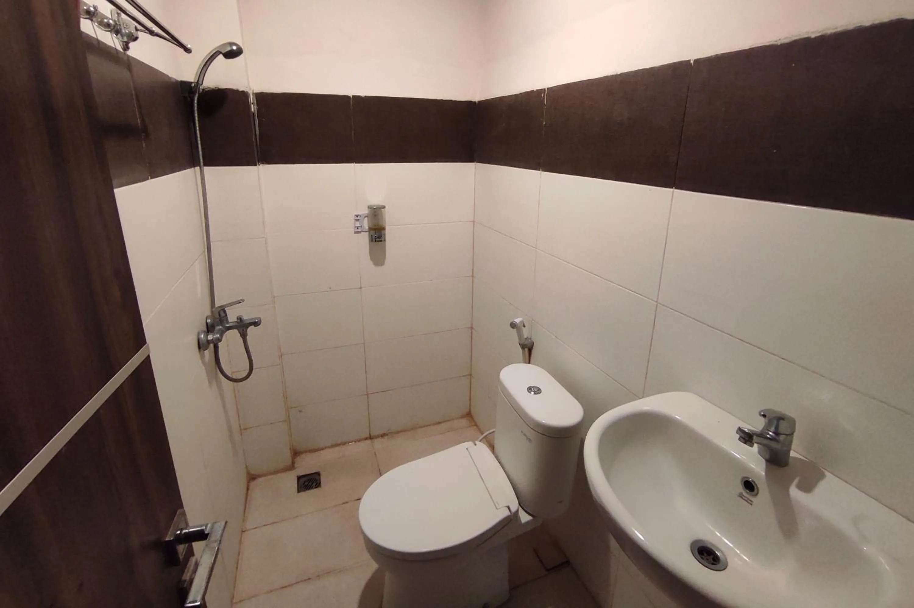 Bathroom in Hotel O Subur