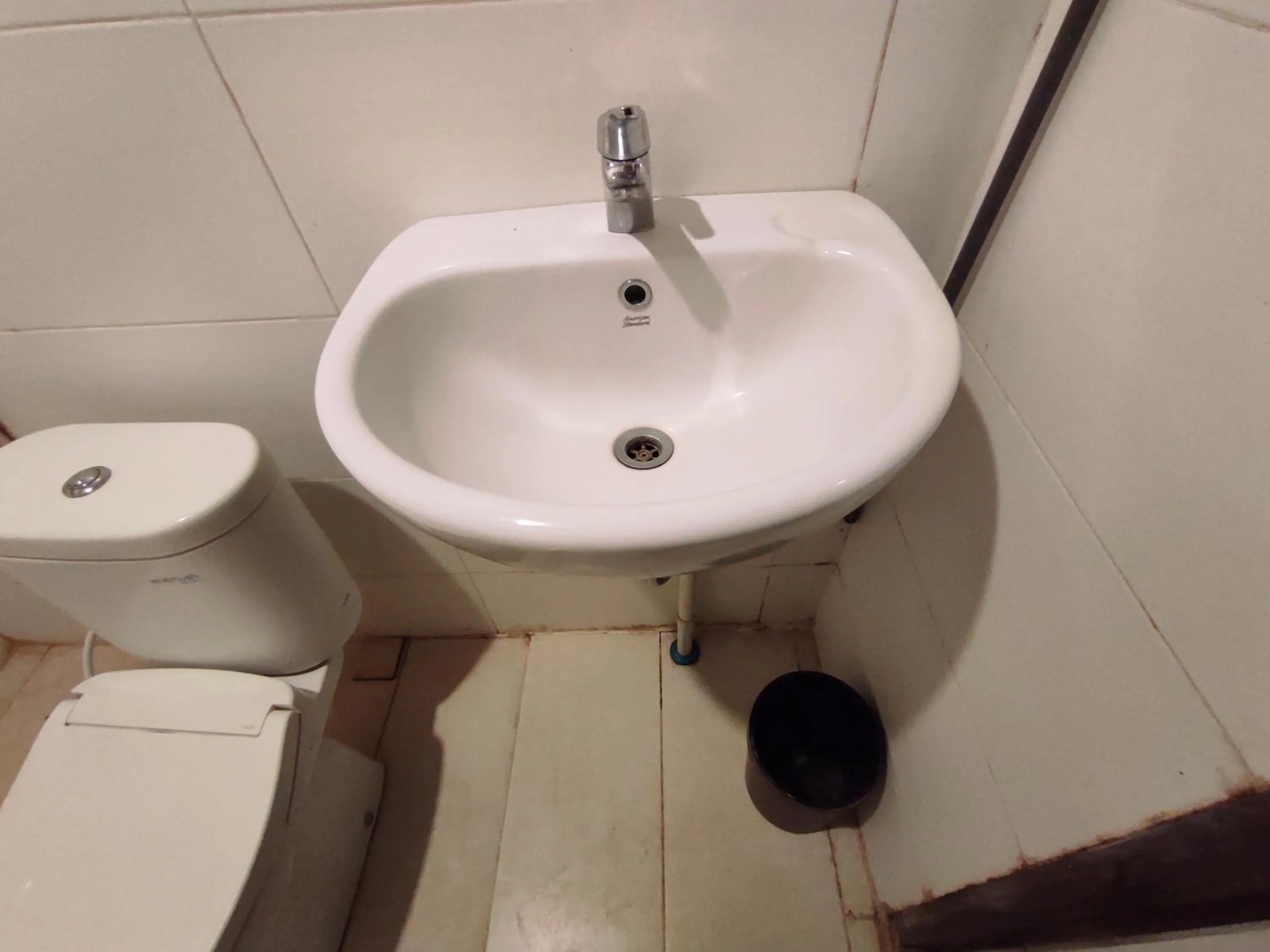 Bathroom in Hotel O Subur