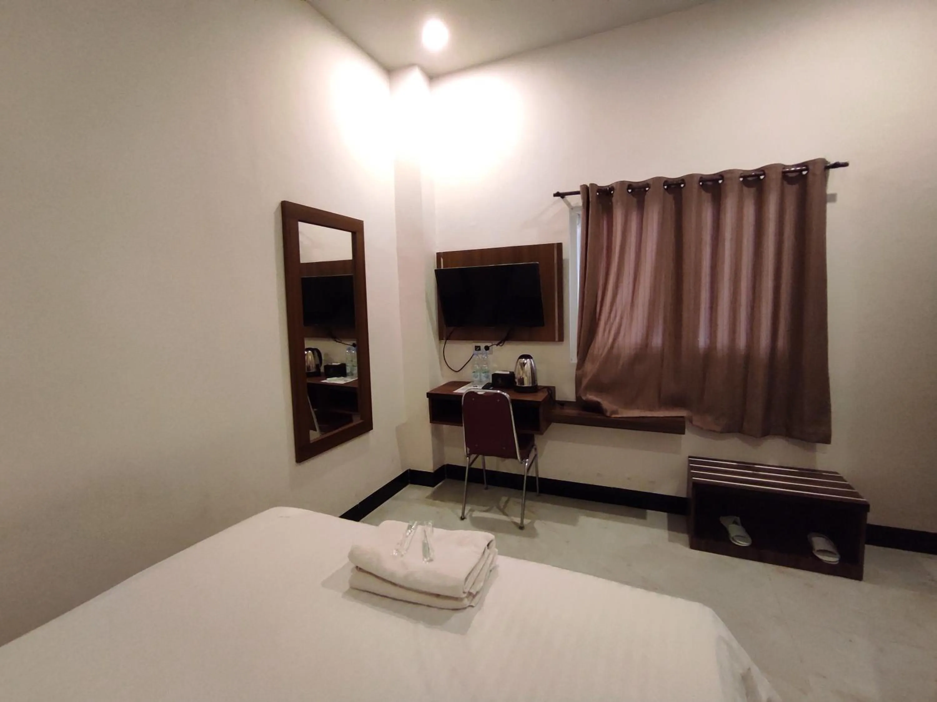 Bedroom, Bed in Hotel O Subur