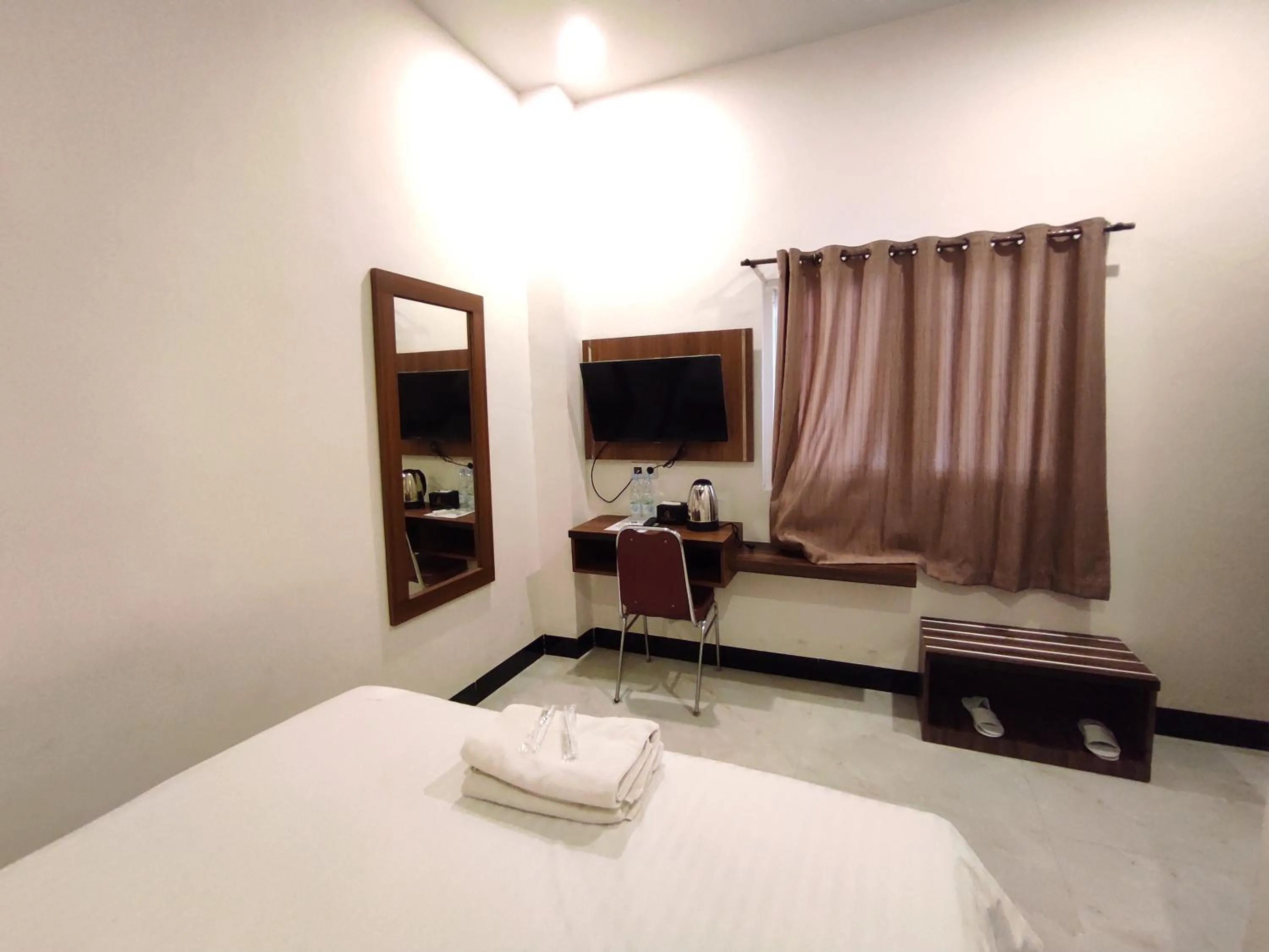 Bedroom, Bed in Hotel O Subur