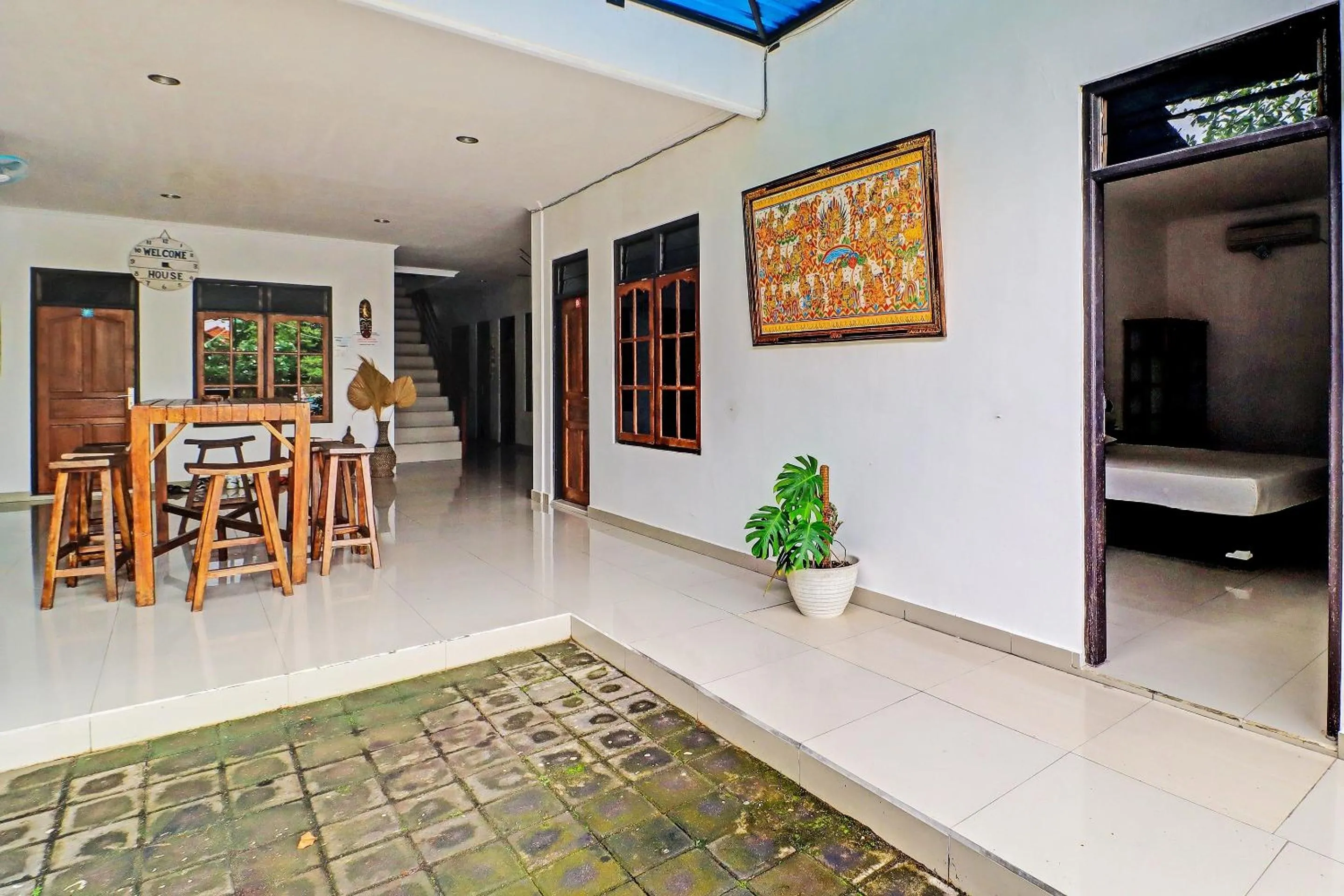 Lobby or reception in Capital O 92094 Hotel Kertha