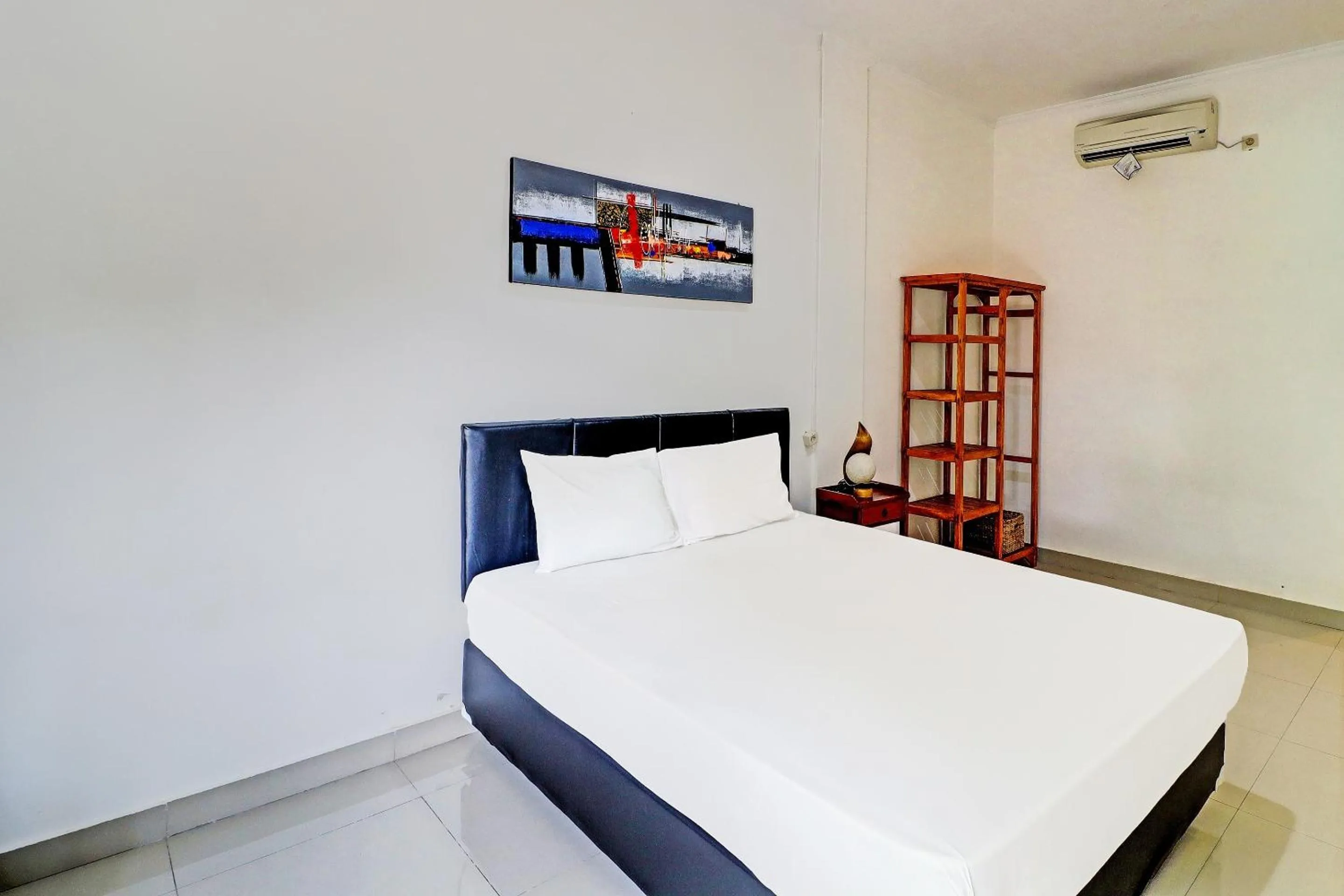 Bedroom, Bed in Capital O 92094 Hotel Kertha