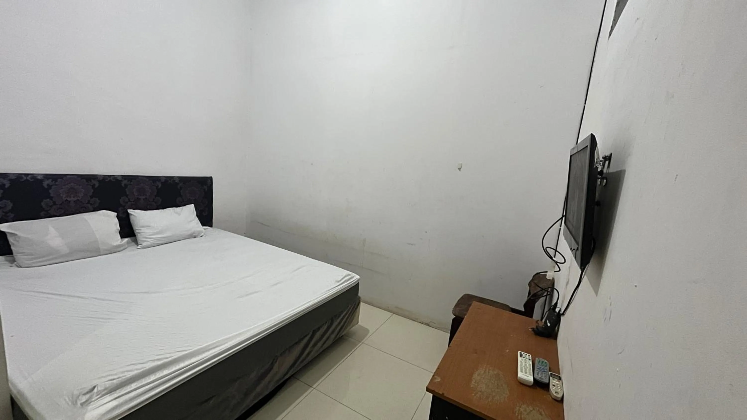 Bedroom, Bed in Hotel O Kost Biru