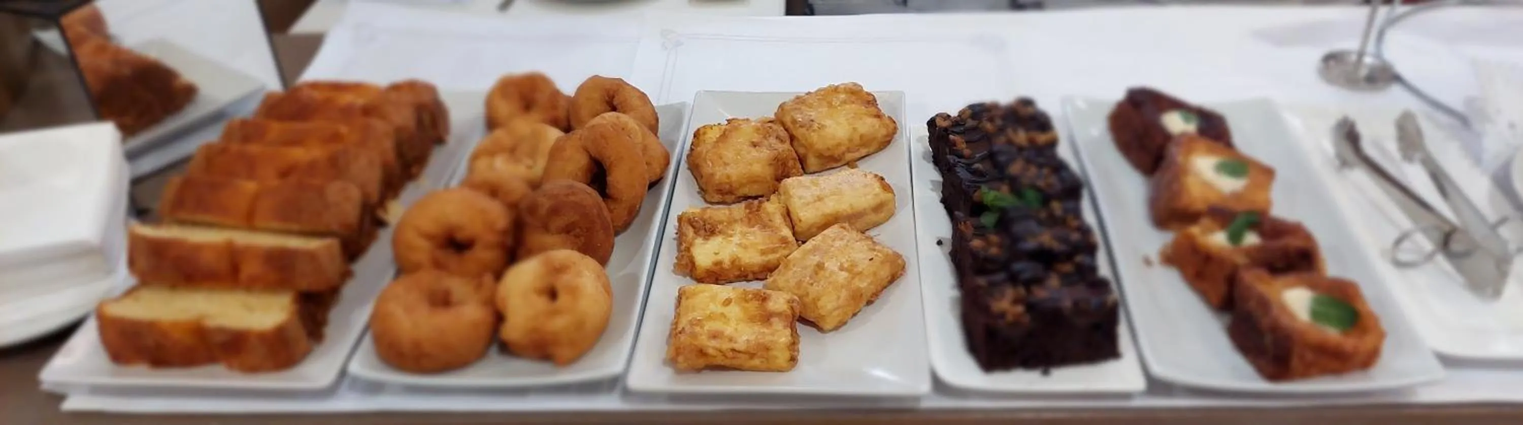 Buffet breakfast in Hotel Albret