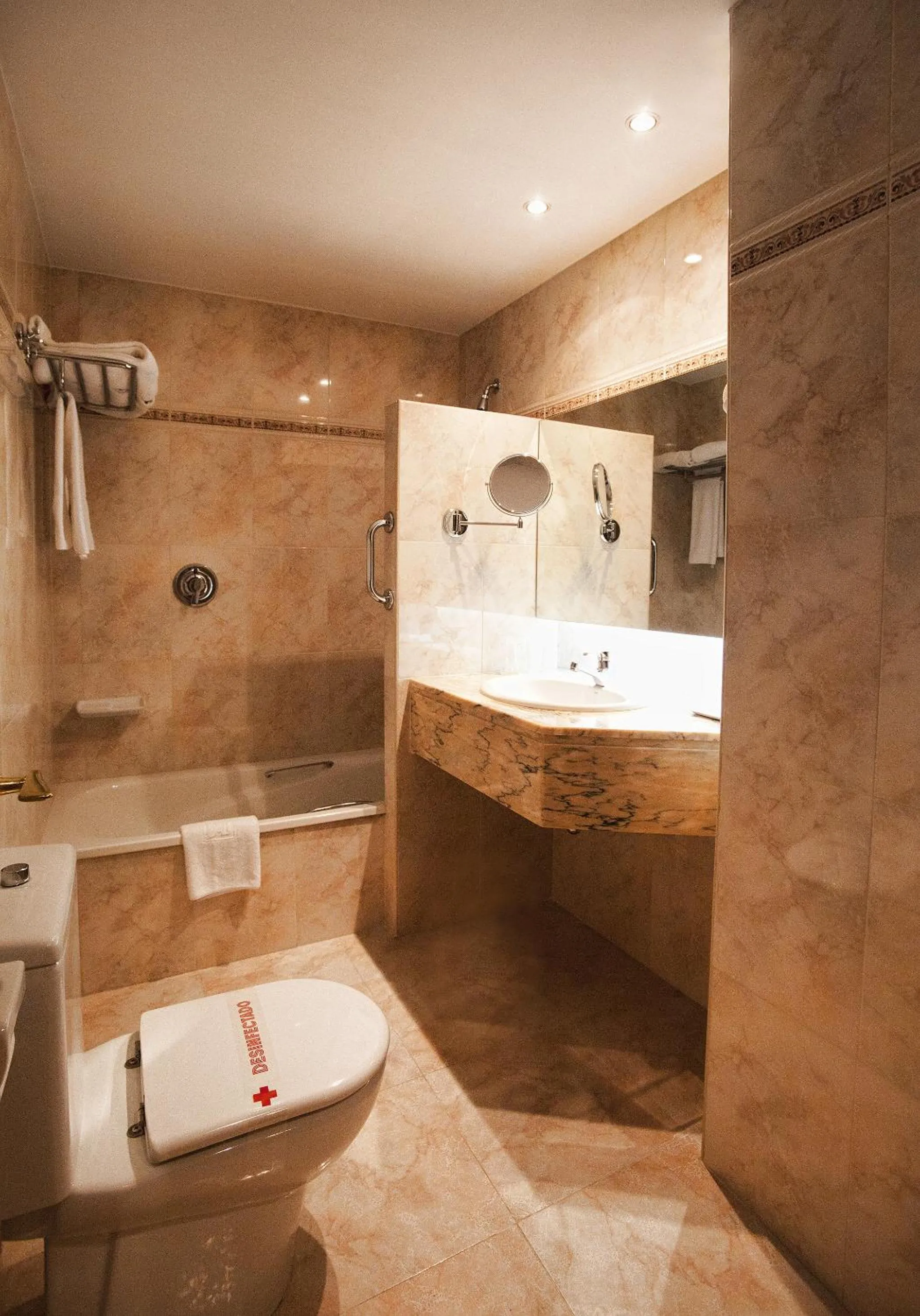 Toilet in Hotel Albret