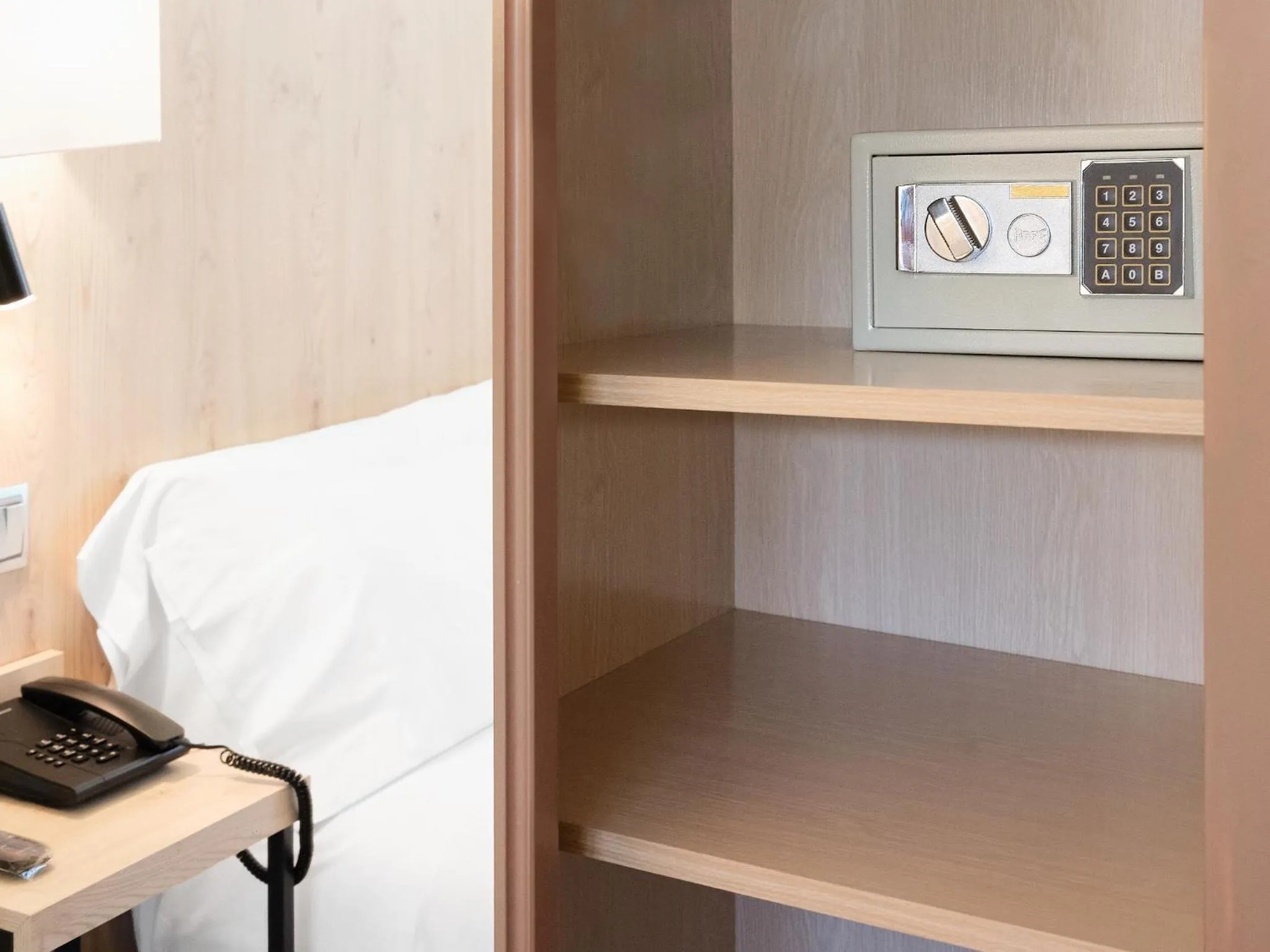 wardrobe in Hotel Albret