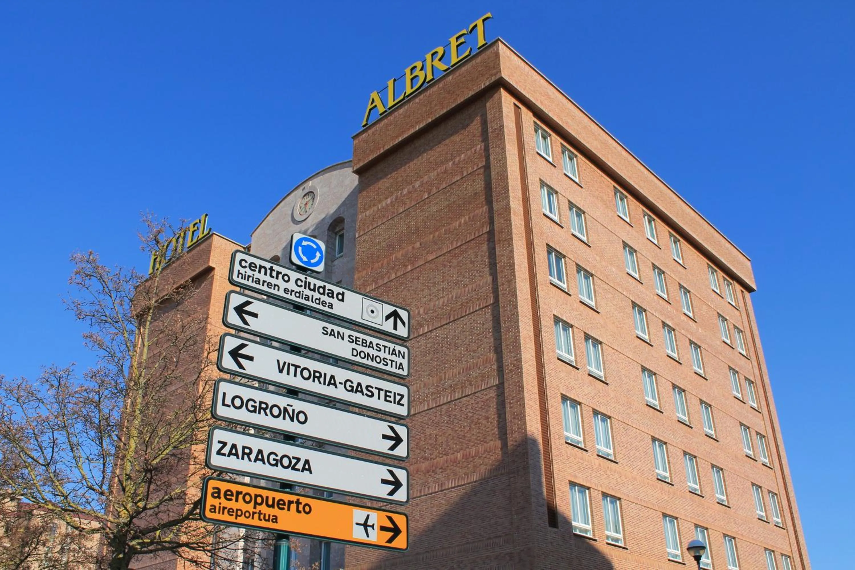 Facade/entrance in Hotel Albret
