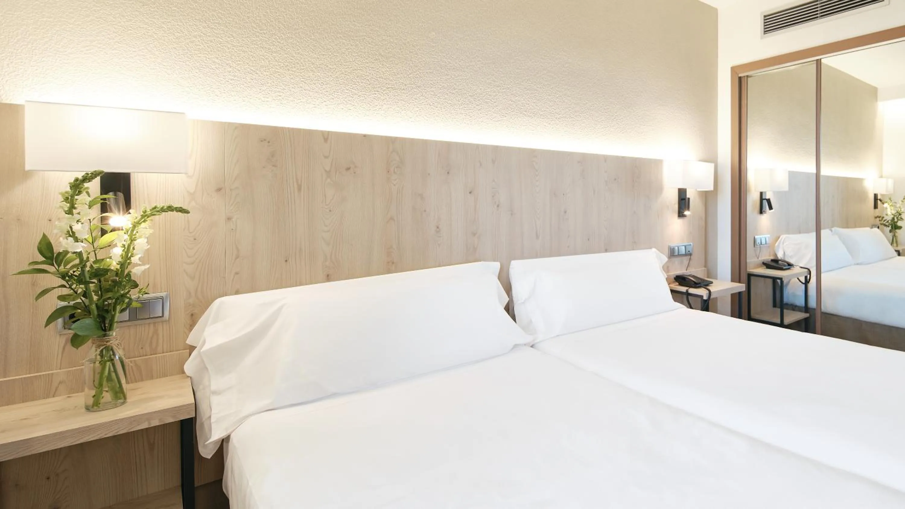 Bedroom, Bed in Hotel Albret