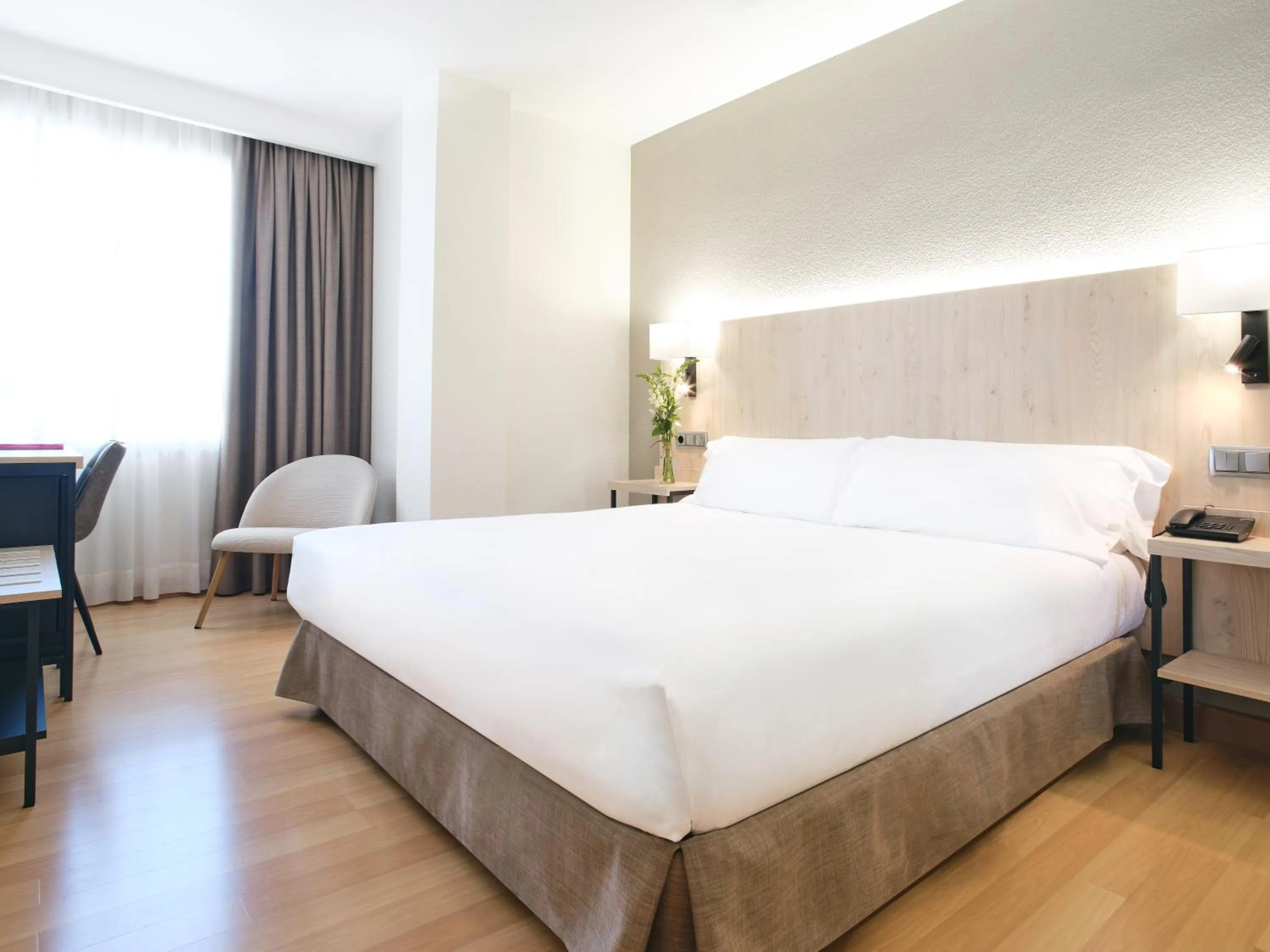 Bedroom, Bed in Hotel Albret