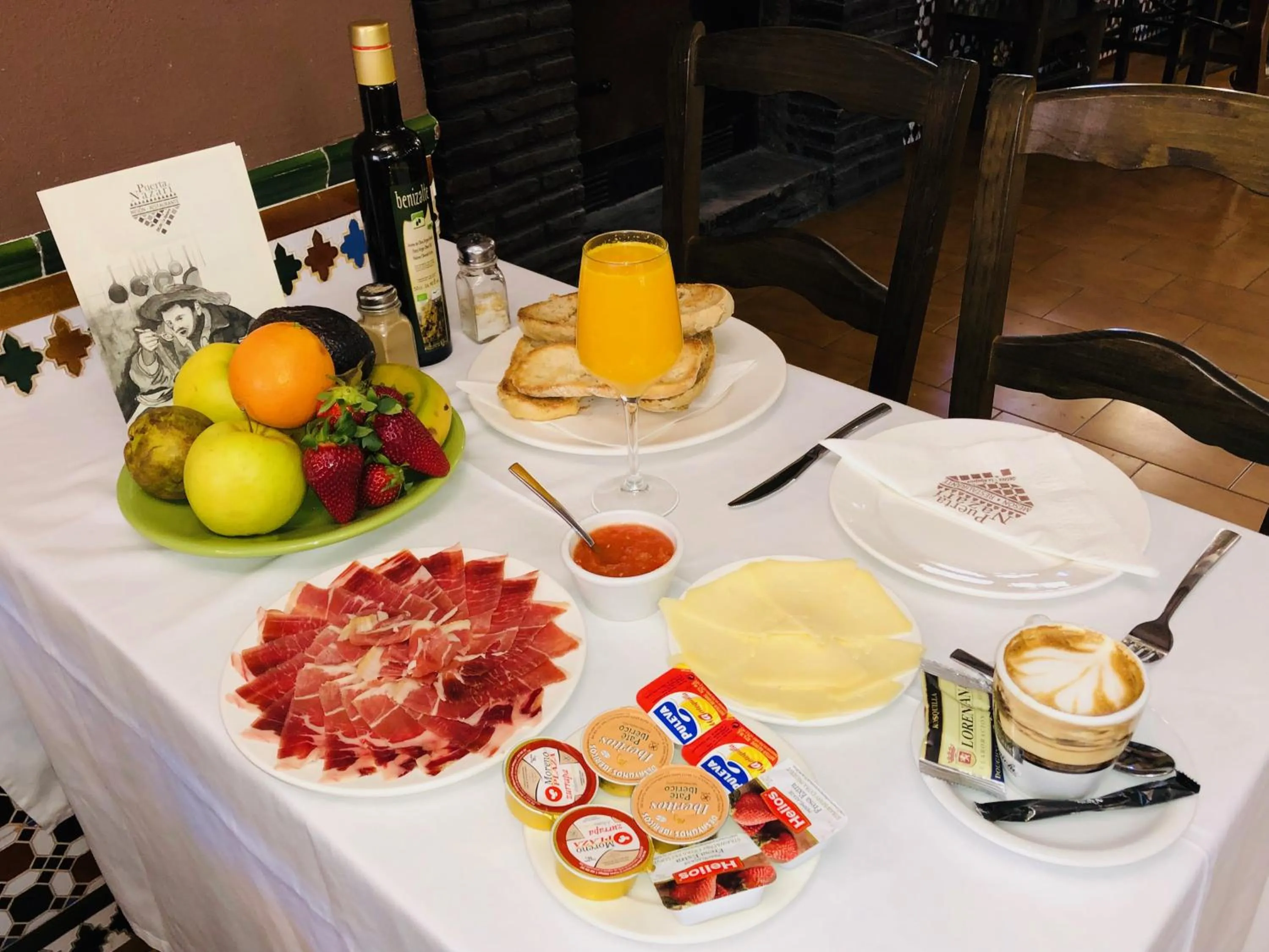 Breakfast in Hotel Puerta Nazarí